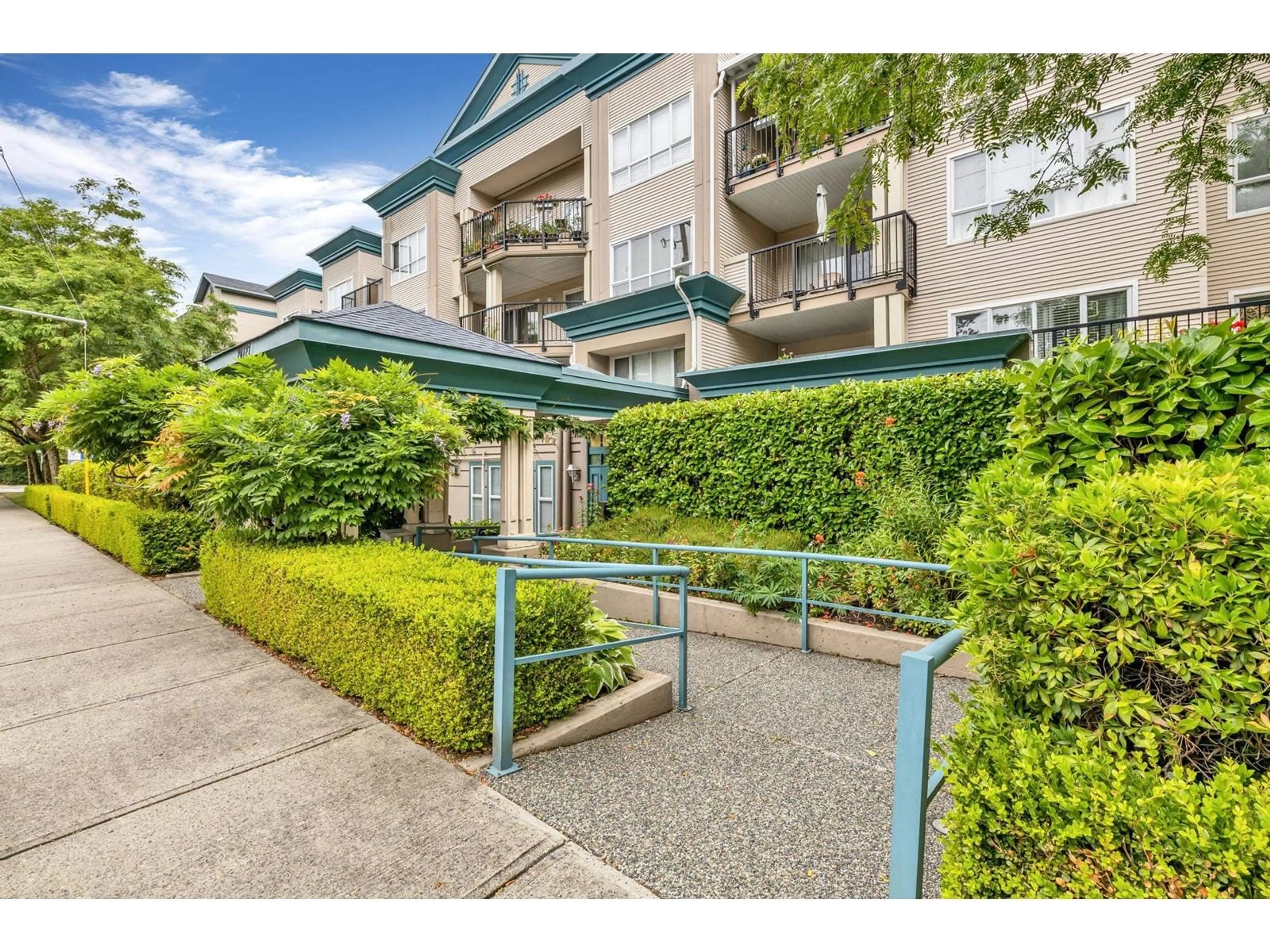 A pic from exterior of the house or condo for 203 20727 DOUGLAS CRESCENT, Langley British Columbia V3A4C1