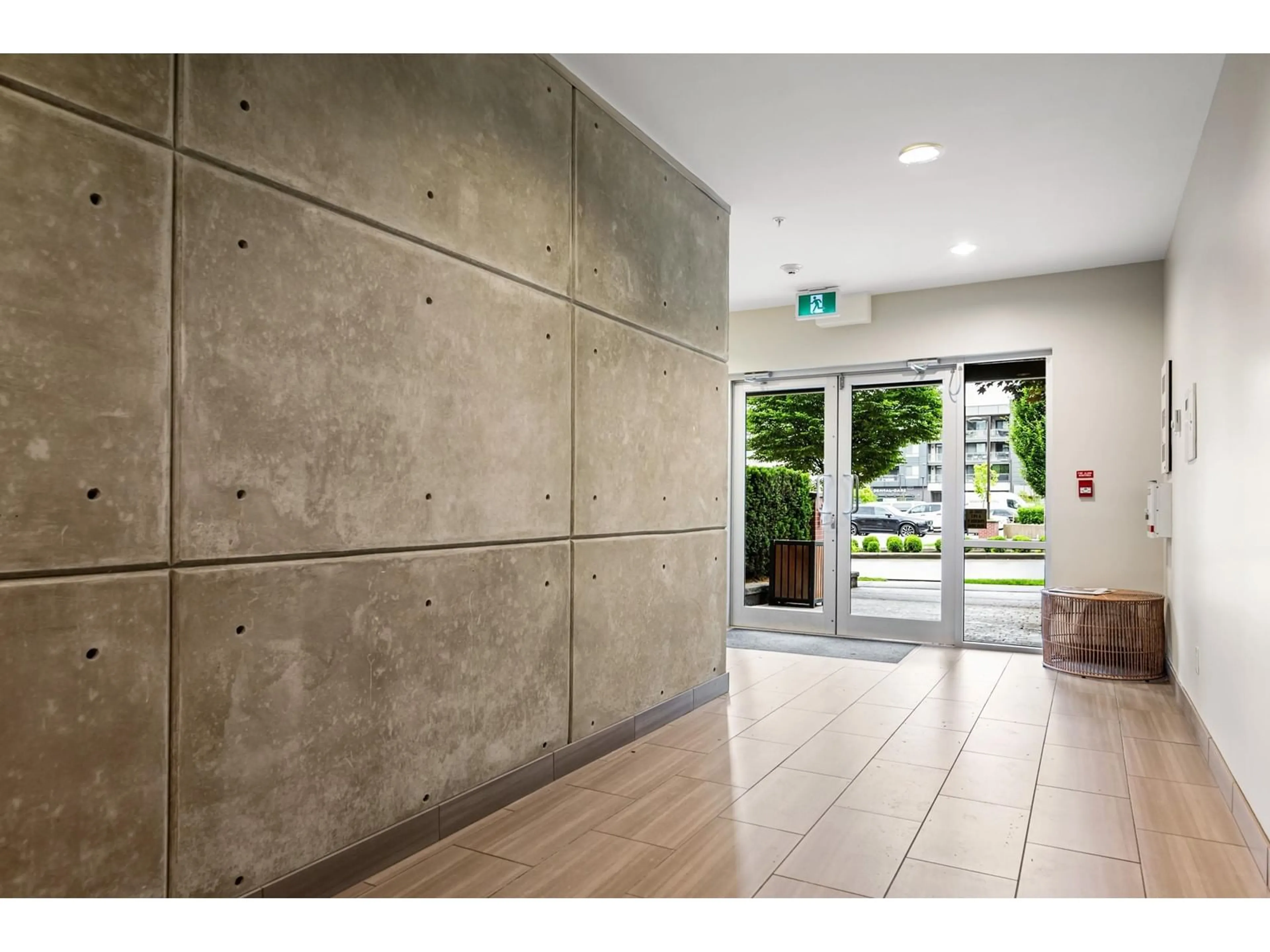 Indoor foyer, cement floor for 104 3090 GLADWIN ROAD, Abbotsford British Columbia V2T0G2