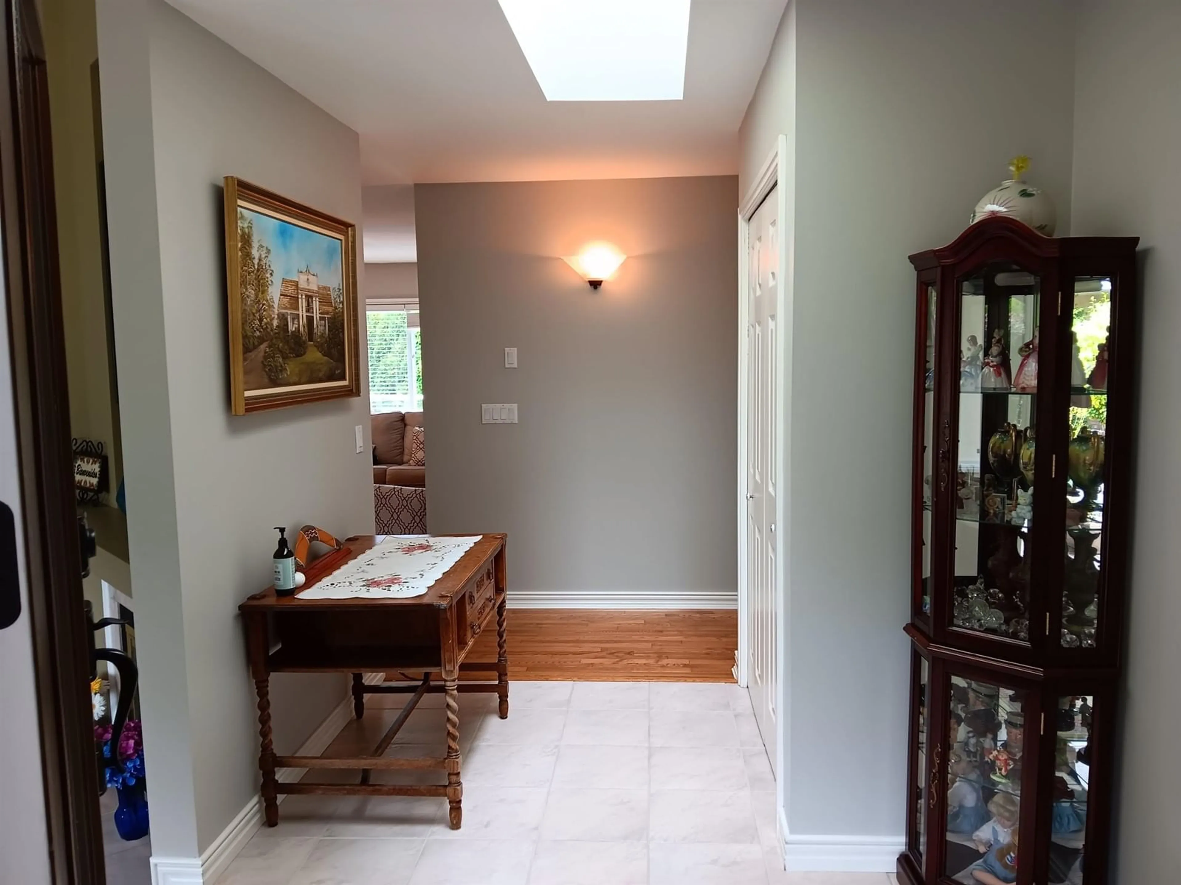 Indoor foyer, wood floors for 8518 165A STREET, Surrey British Columbia V4N3H2