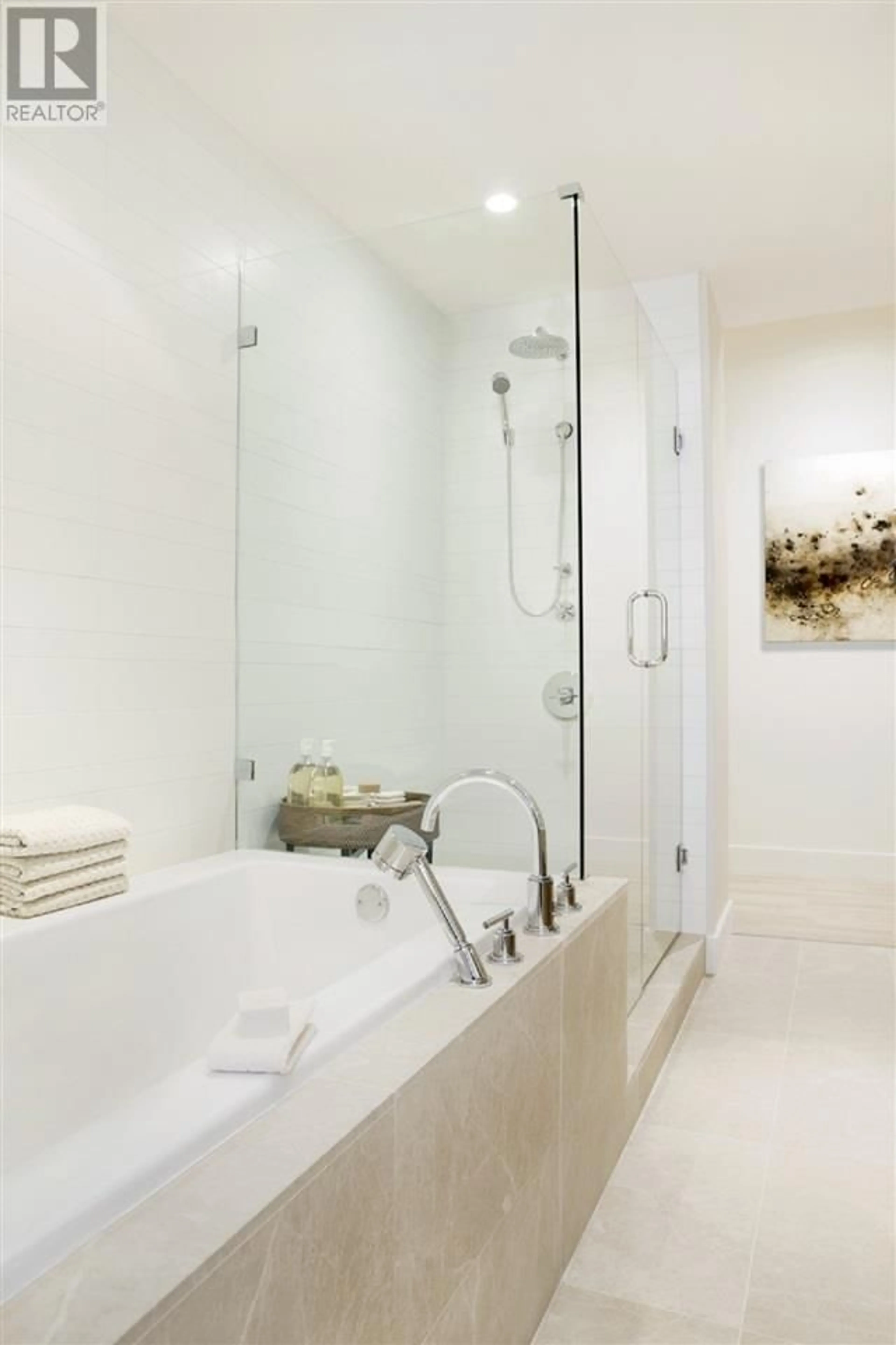 Contemporary bathroom, ceramic floors for 403 788 ARTHUR ERICKSON PLACE, West Vancouver British Columbia V7T0B6