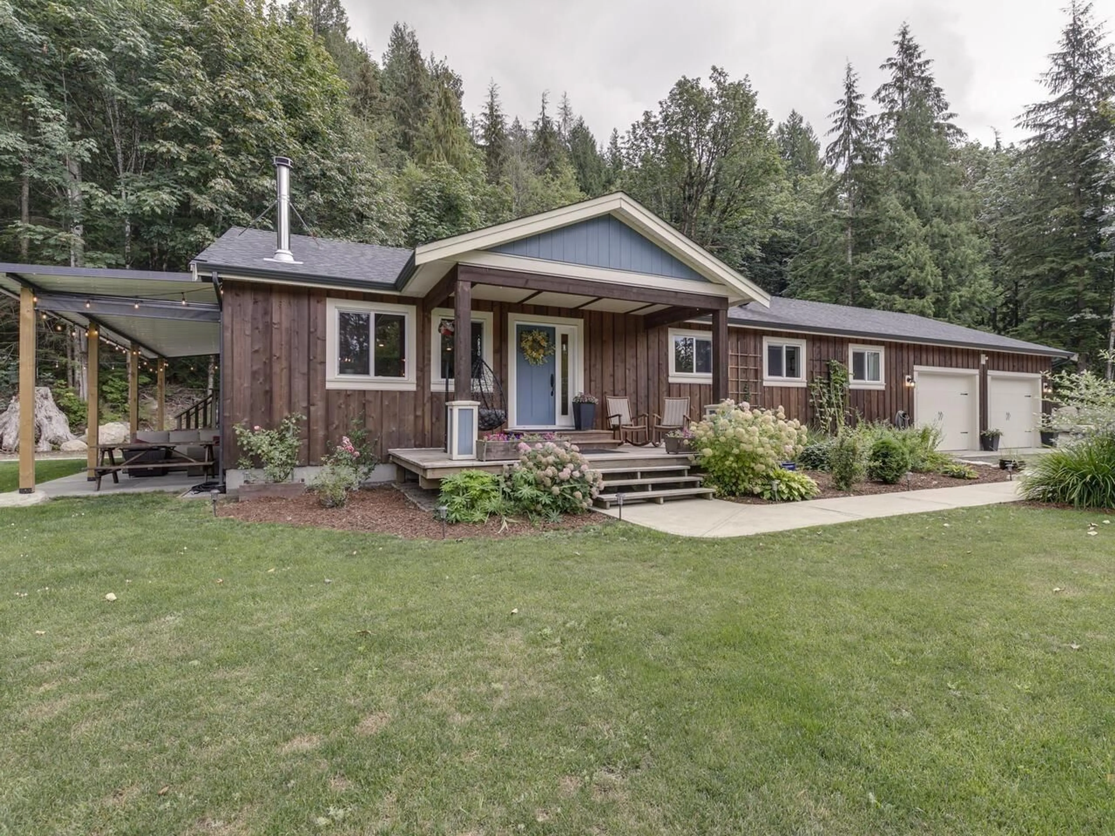 Home with vinyl exterior material, street for 36478 CASCADE RIDGE, Mission British Columbia V2V7G9