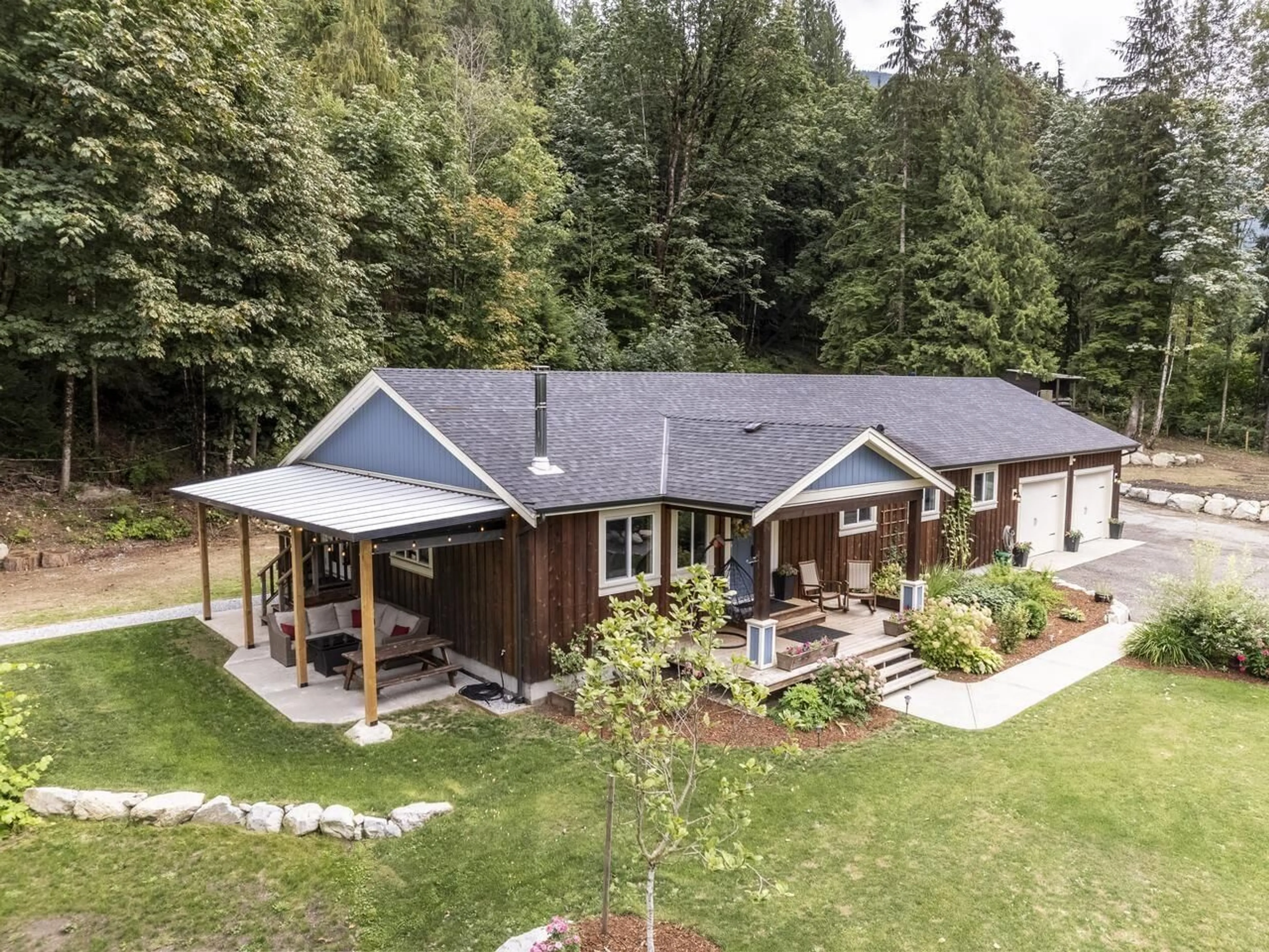 A pic from outside/outdoor area/front of a property/back of a property/a pic from drone, unknown for 36478 CASCADE RIDGE, Mission British Columbia V2V7G9