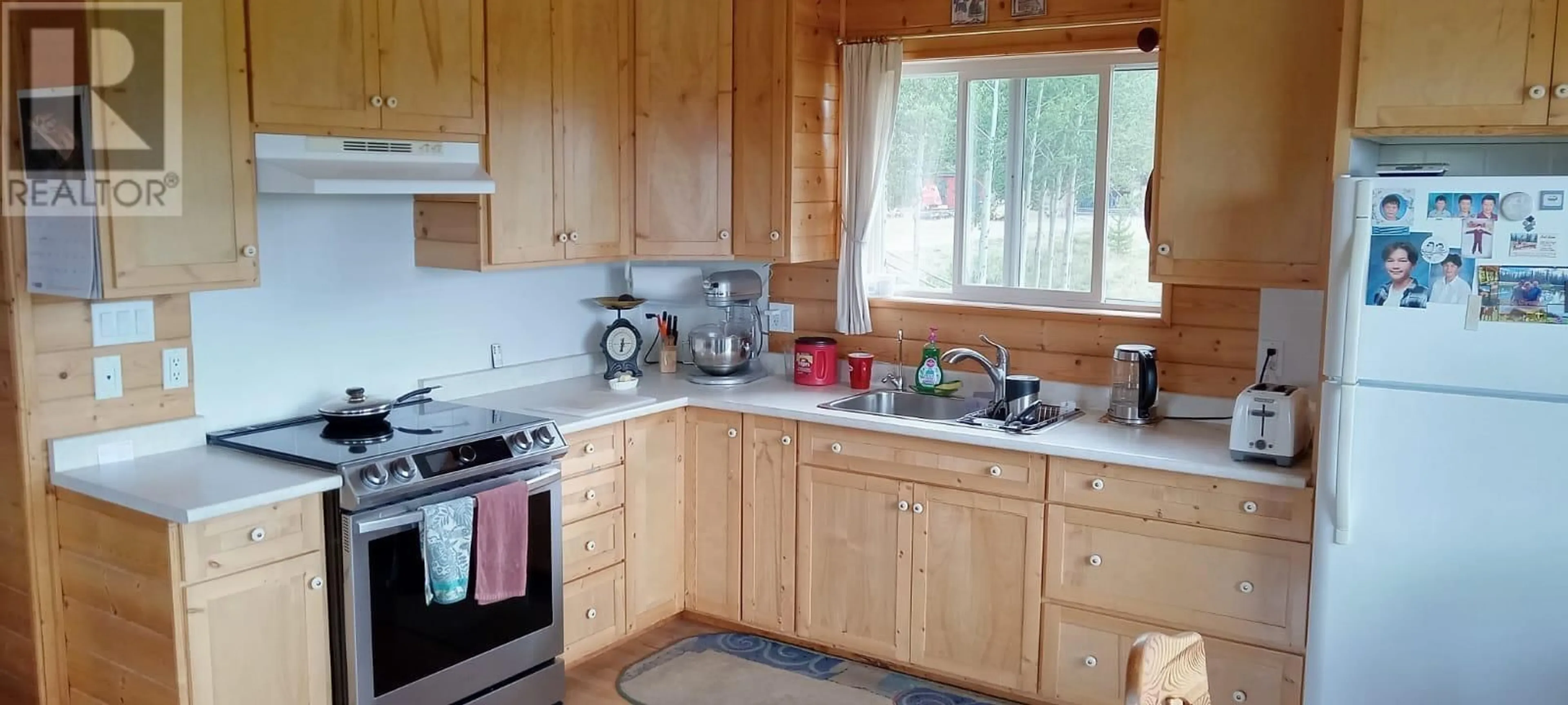 Standard kitchen, wood/laminate floor for 18775 CHILCOTIN 20 HIGHWAY, Williams Lake British Columbia V0L1M0