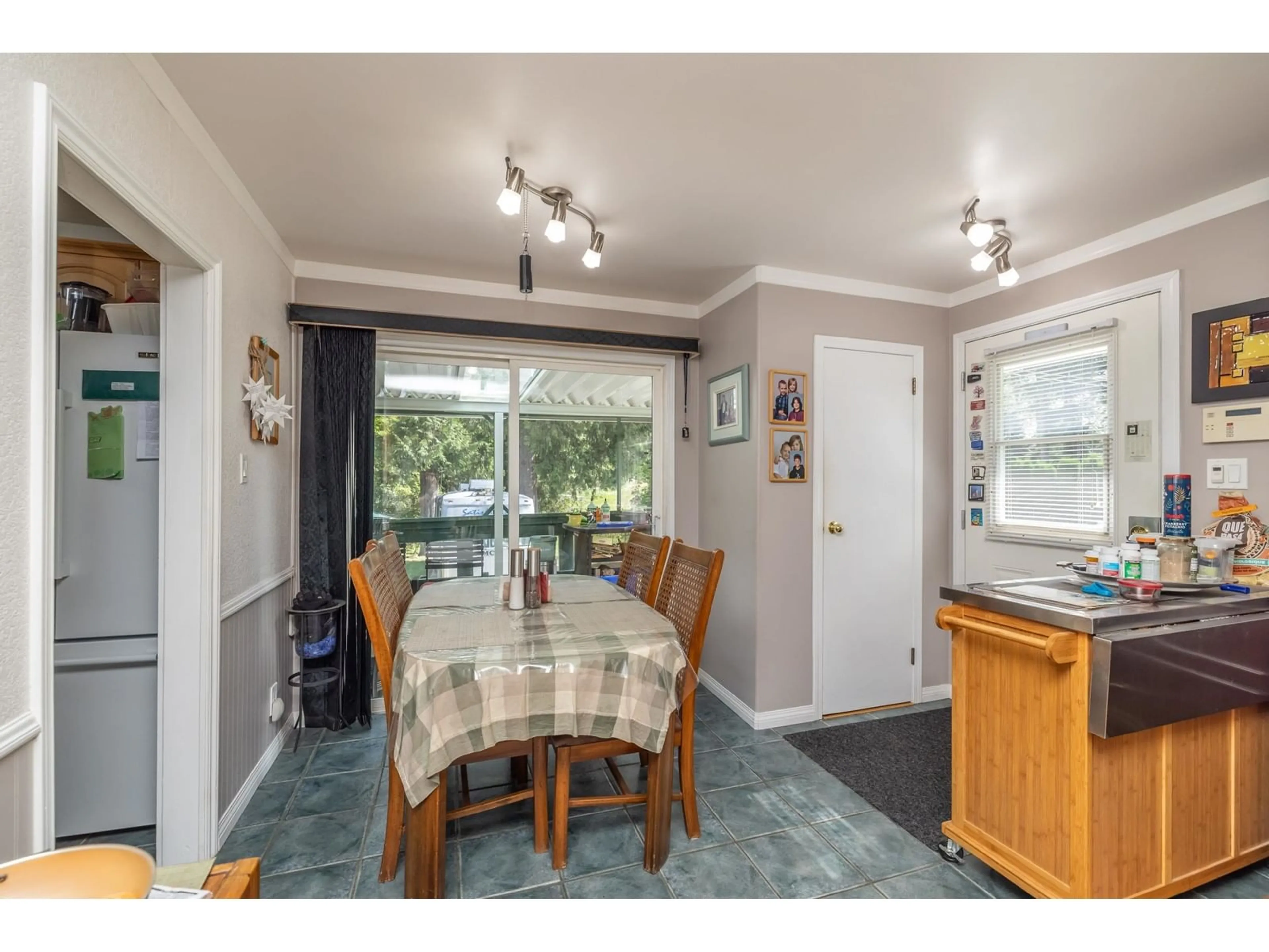 Dining room, wood/laminate floor for 41759 LOUGHEED HIGHWAY, Mission British Columbia V0M1G0