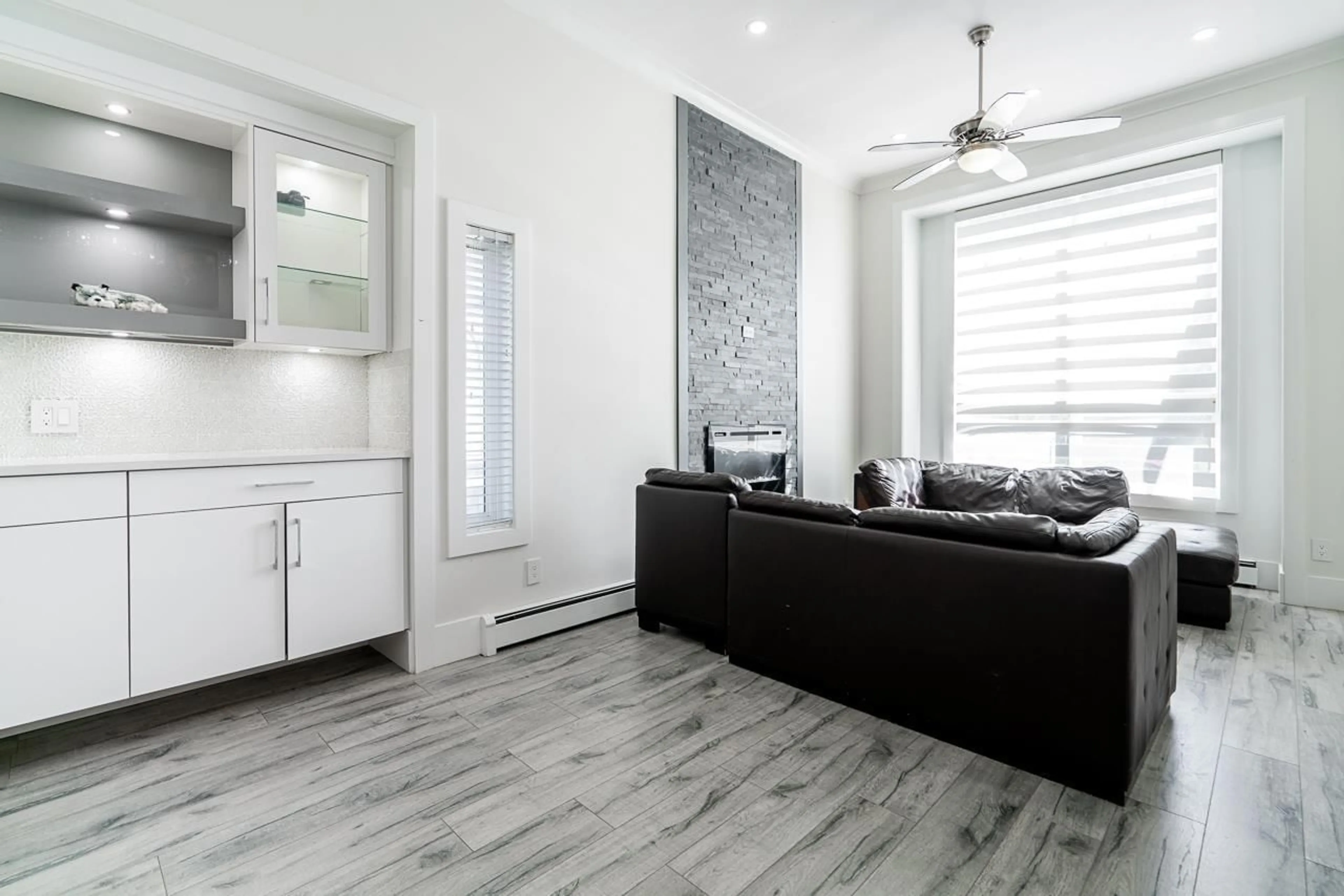 Living room with furniture, unknown for 8185 146, Surrey British Columbia V3S3A6