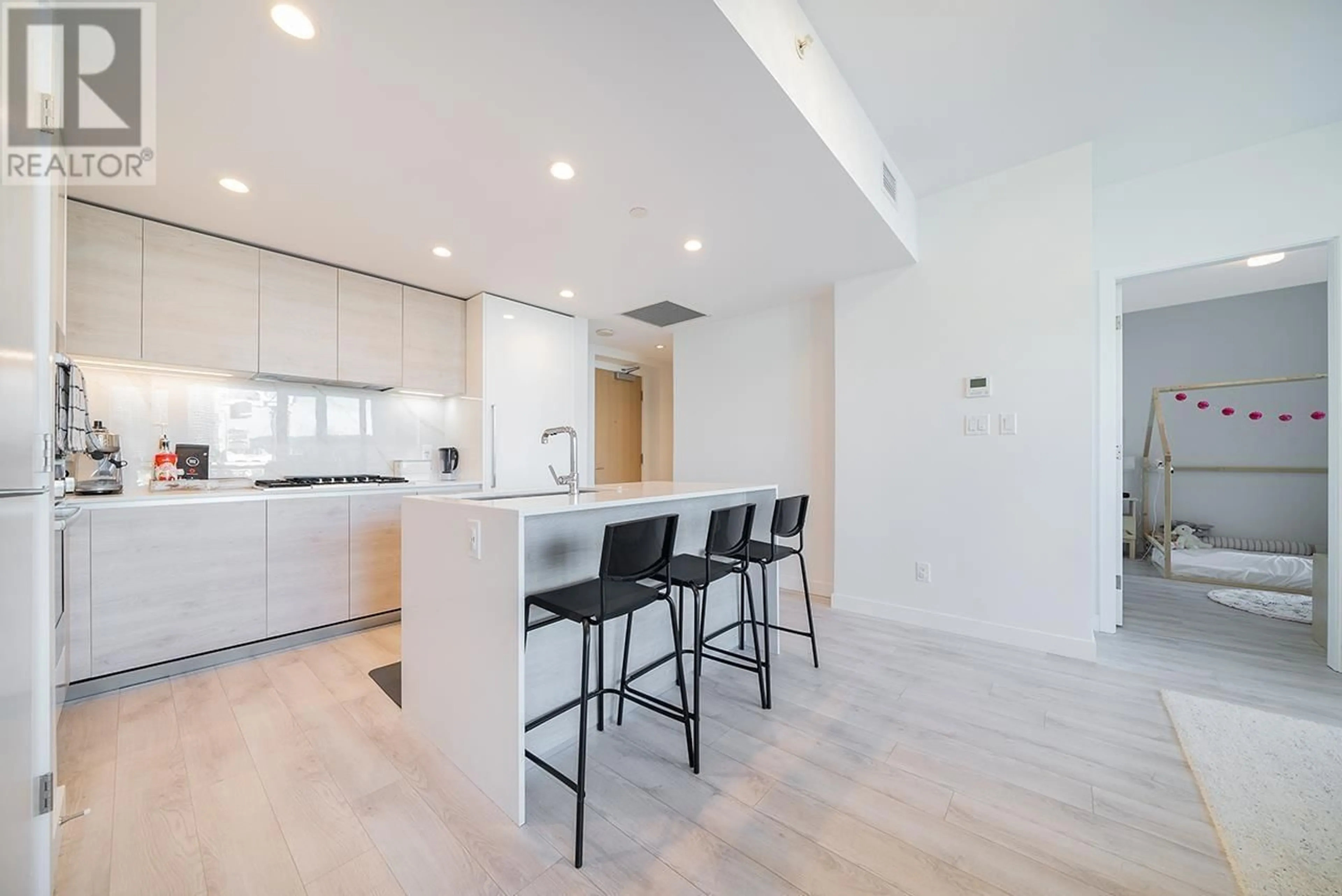 Open concept kitchen, unknown for 305 - 2085 SKYLINE COURT, Burnaby British Columbia V6V1E1