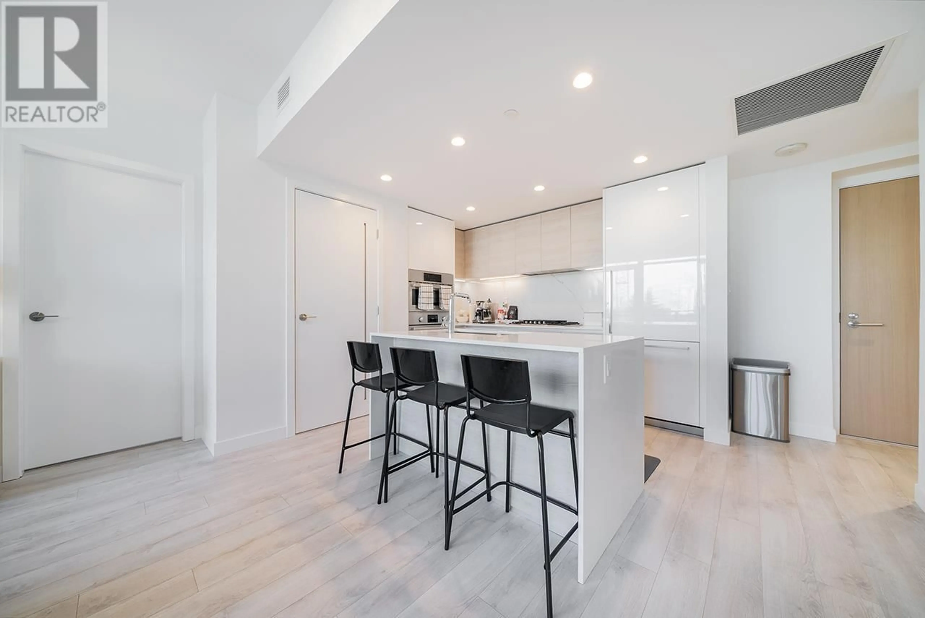 Open concept kitchen, unknown for 305 - 2085 SKYLINE COURT, Burnaby British Columbia V6V1E1