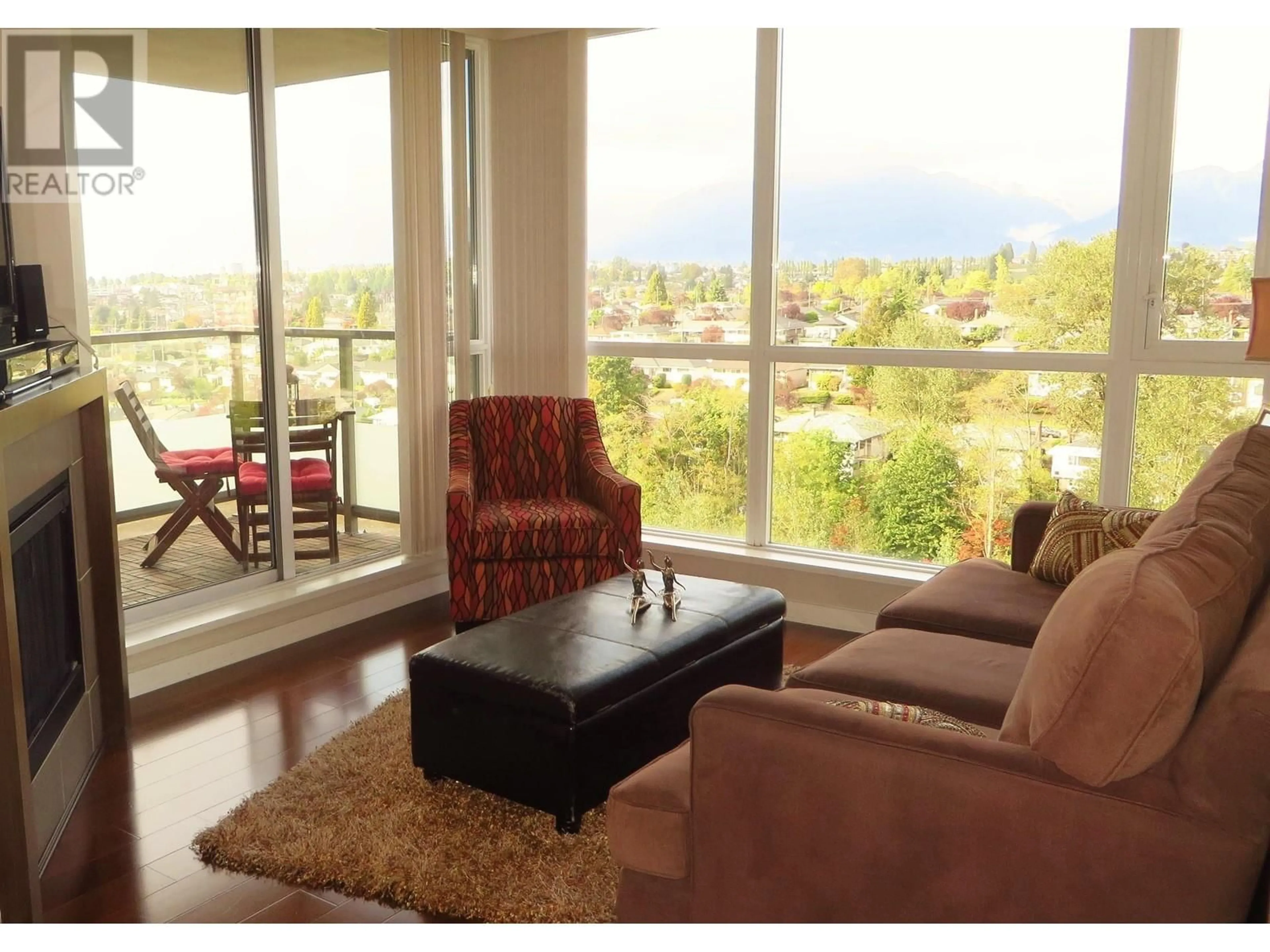 Living room, carpet floors for 1904 4888 BRENTWOOD DRIVE, Burnaby British Columbia V5C0C6