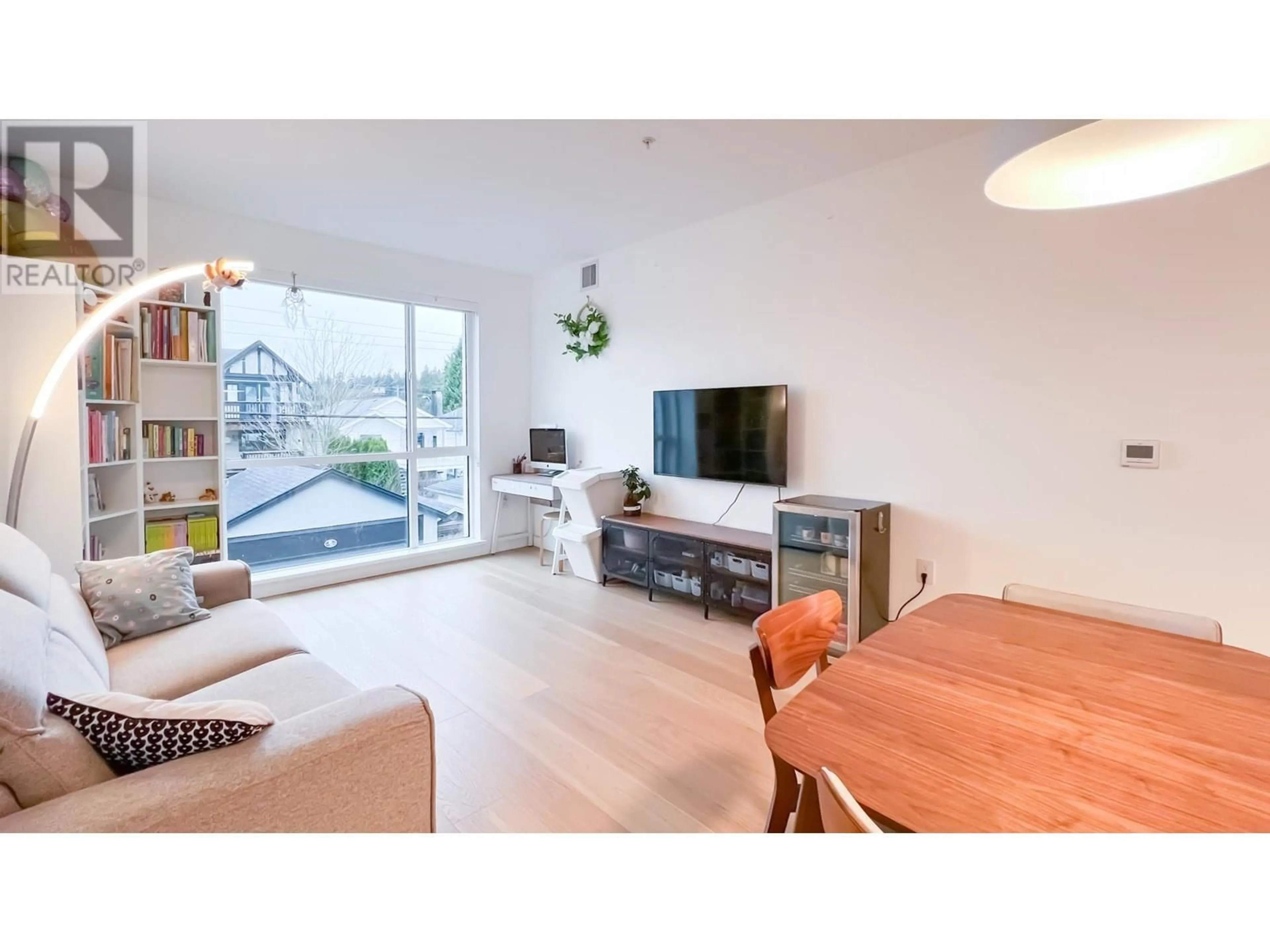 Living room, wood floors for 234 92 W KING EDWARD AVENUE, Vancouver British Columbia V5Y0N6