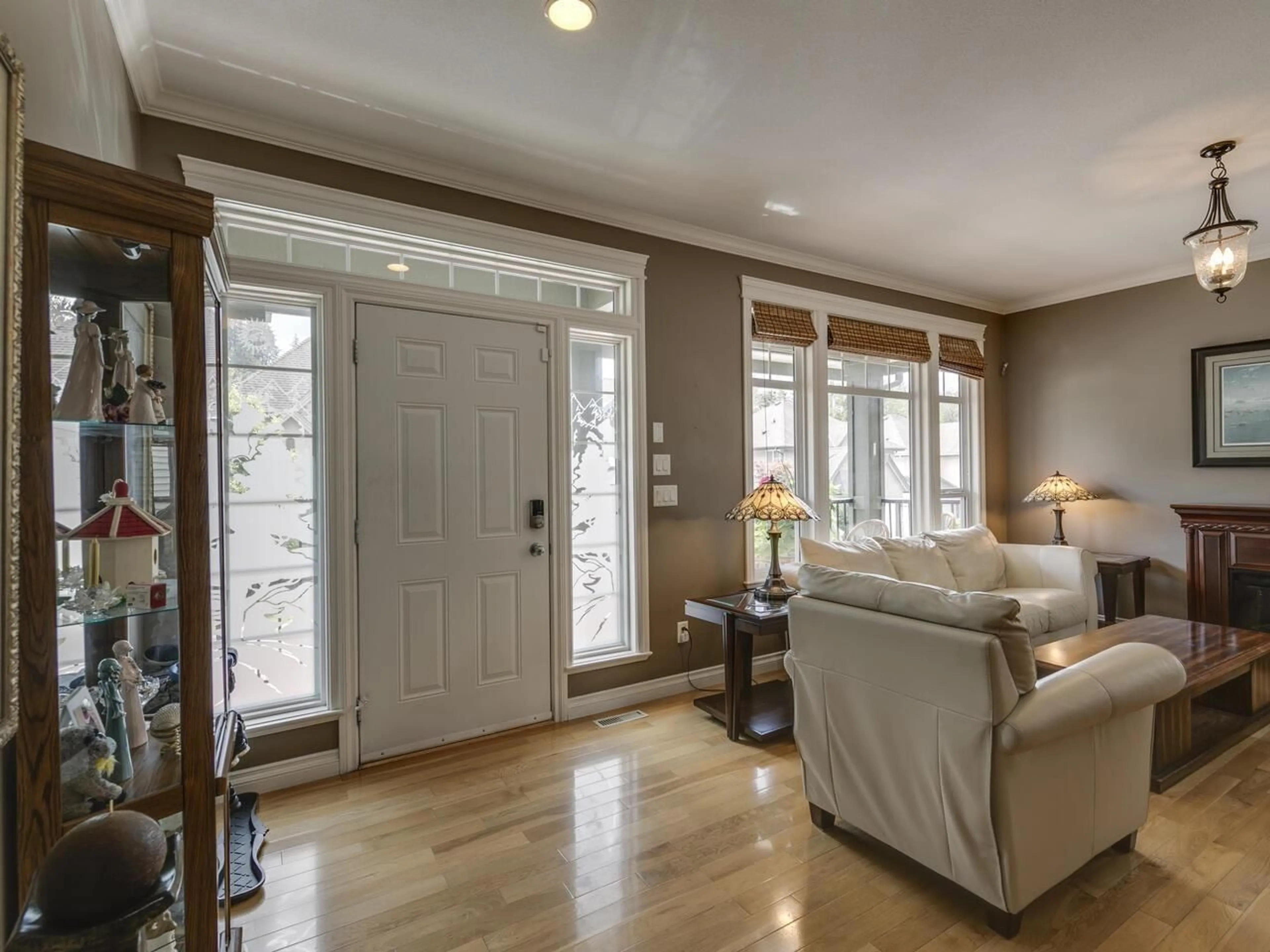 Indoor entryway for 27 - 33925 ARAKI, Mission British Columbia V2V7R4
