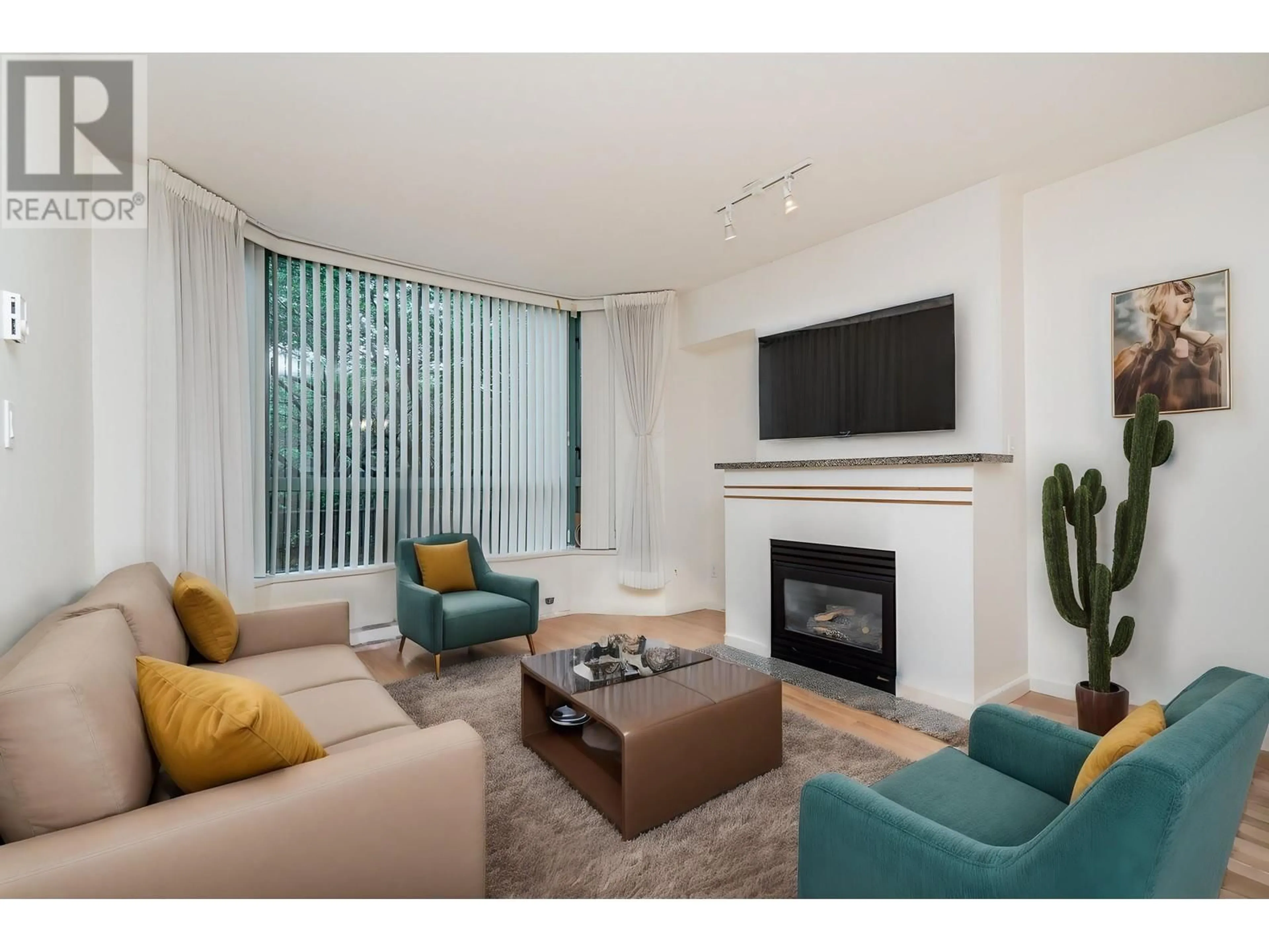 Living room, wood floors for TH8 1889 ROSSER AVENUE, Burnaby British Columbia V5C6R4