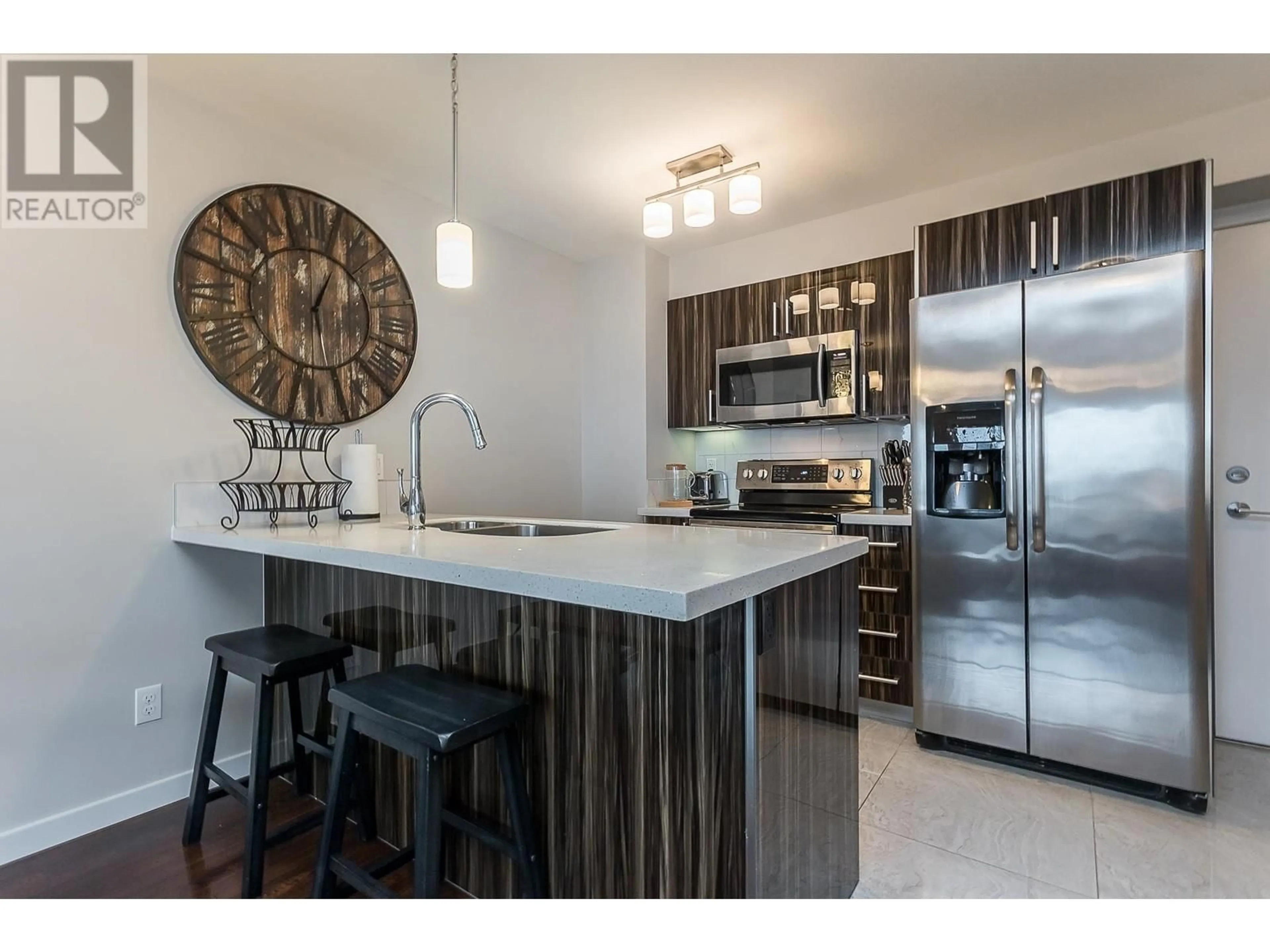 Open concept kitchen for 304 22318 LOUGHEED HIGHWAY, Maple Ridge British Columbia V2X9E8