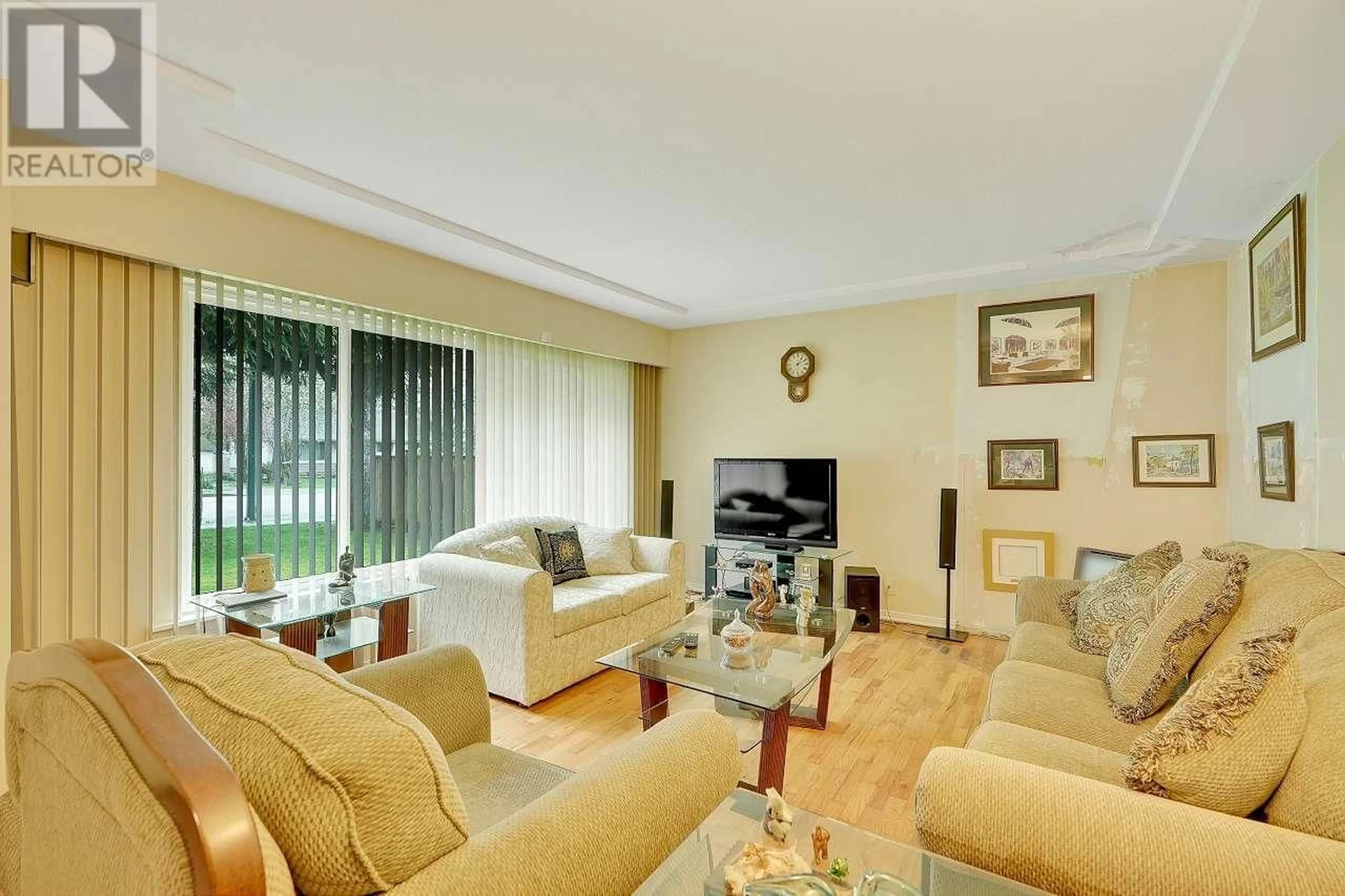 Living room with furniture, unknown for 23979 118 AVENUE, Maple Ridge British Columbia V4R1Y8