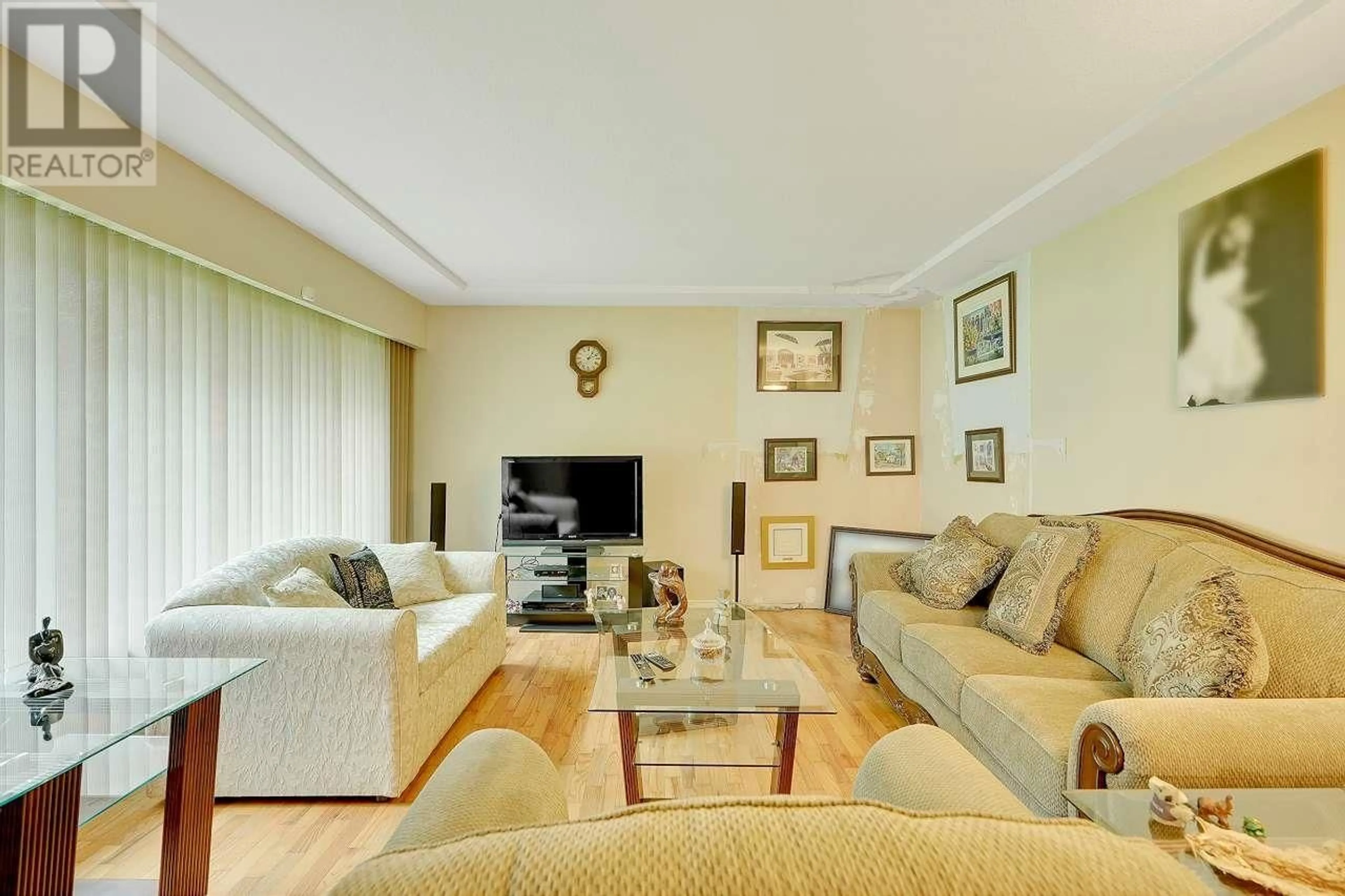 Living room with furniture, unknown for 23979 118 AVENUE, Maple Ridge British Columbia V4R1Y8