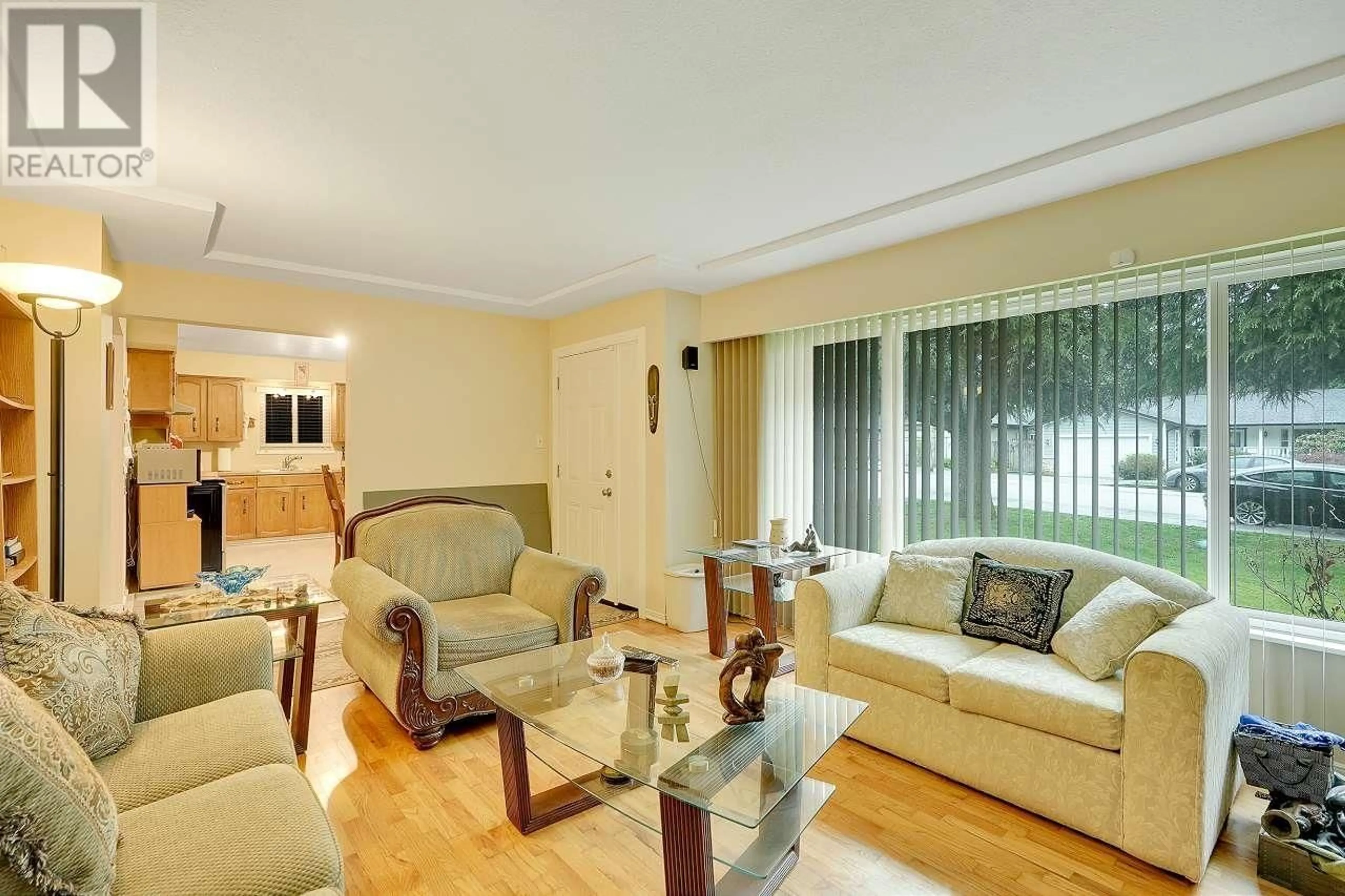Living room with furniture, wood/laminate floor for 23979 118 AVENUE, Maple Ridge British Columbia V4R1Y8