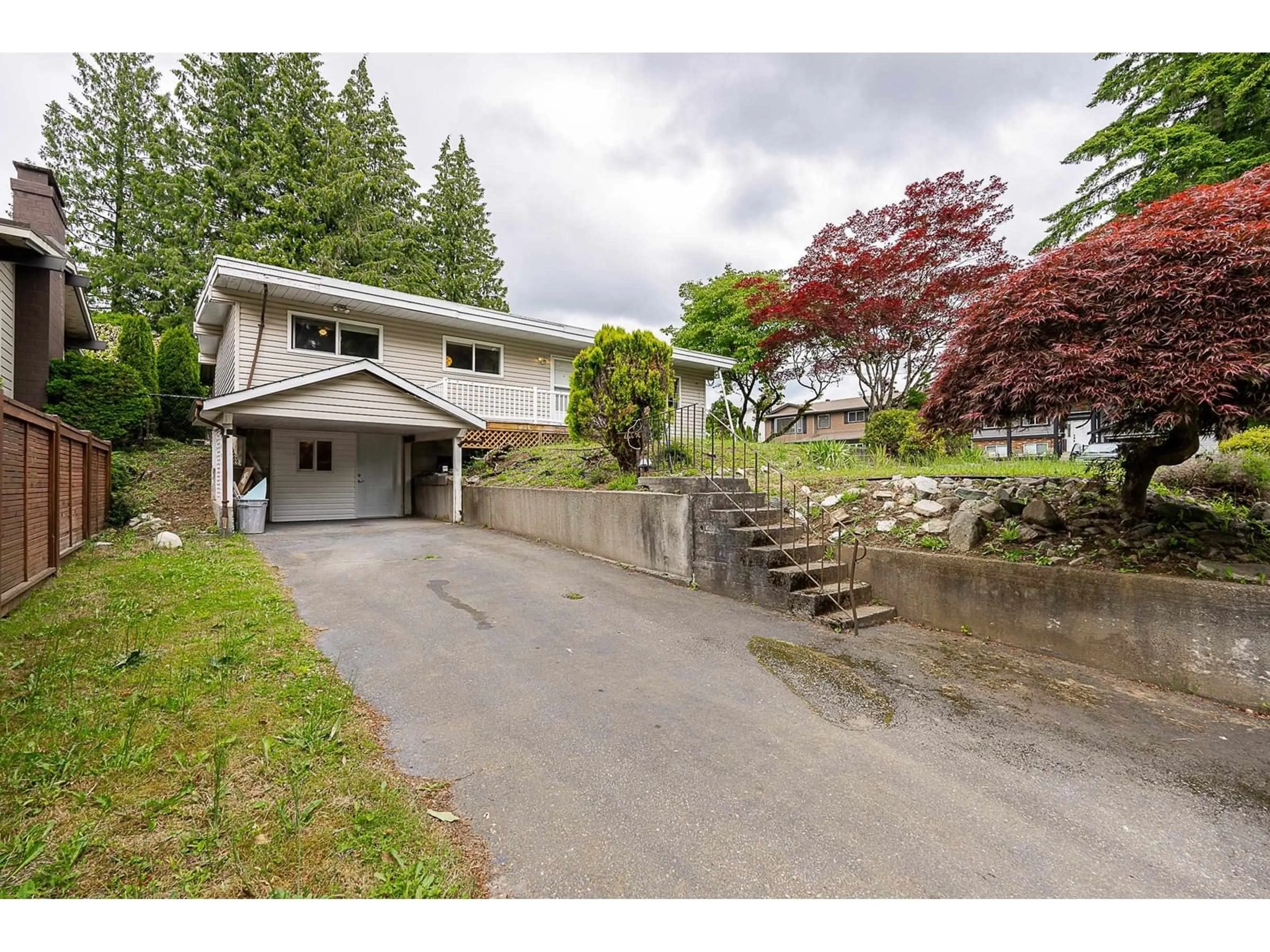 Frontside or backside of a home, the street view for 34357 WOODBINE CRESCENT, Abbotsford British Columbia V2S2R4