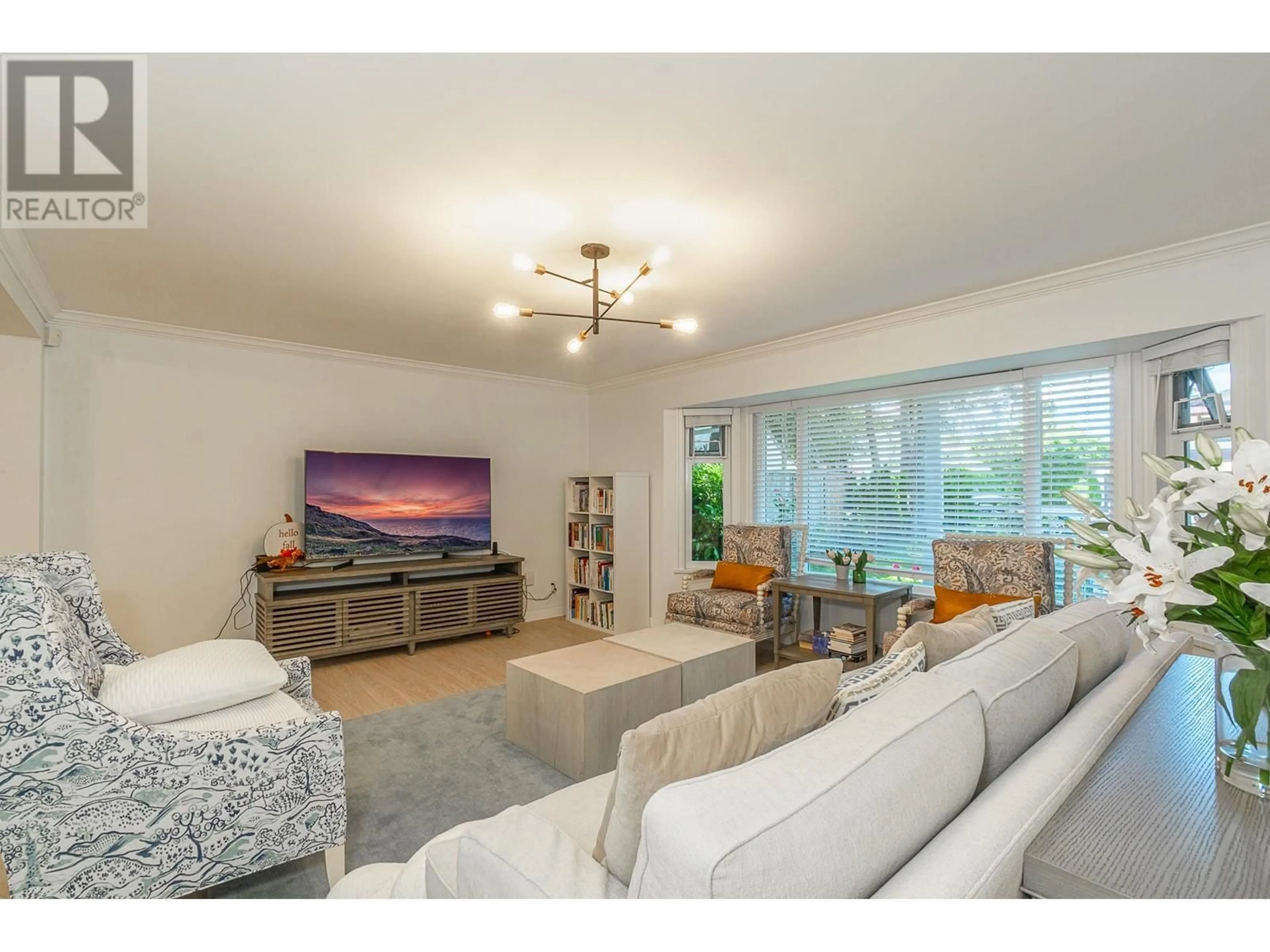 Living room, wood floors for 6751 JUNIPER DRIVE, Richmond British Columbia V7E4Z5