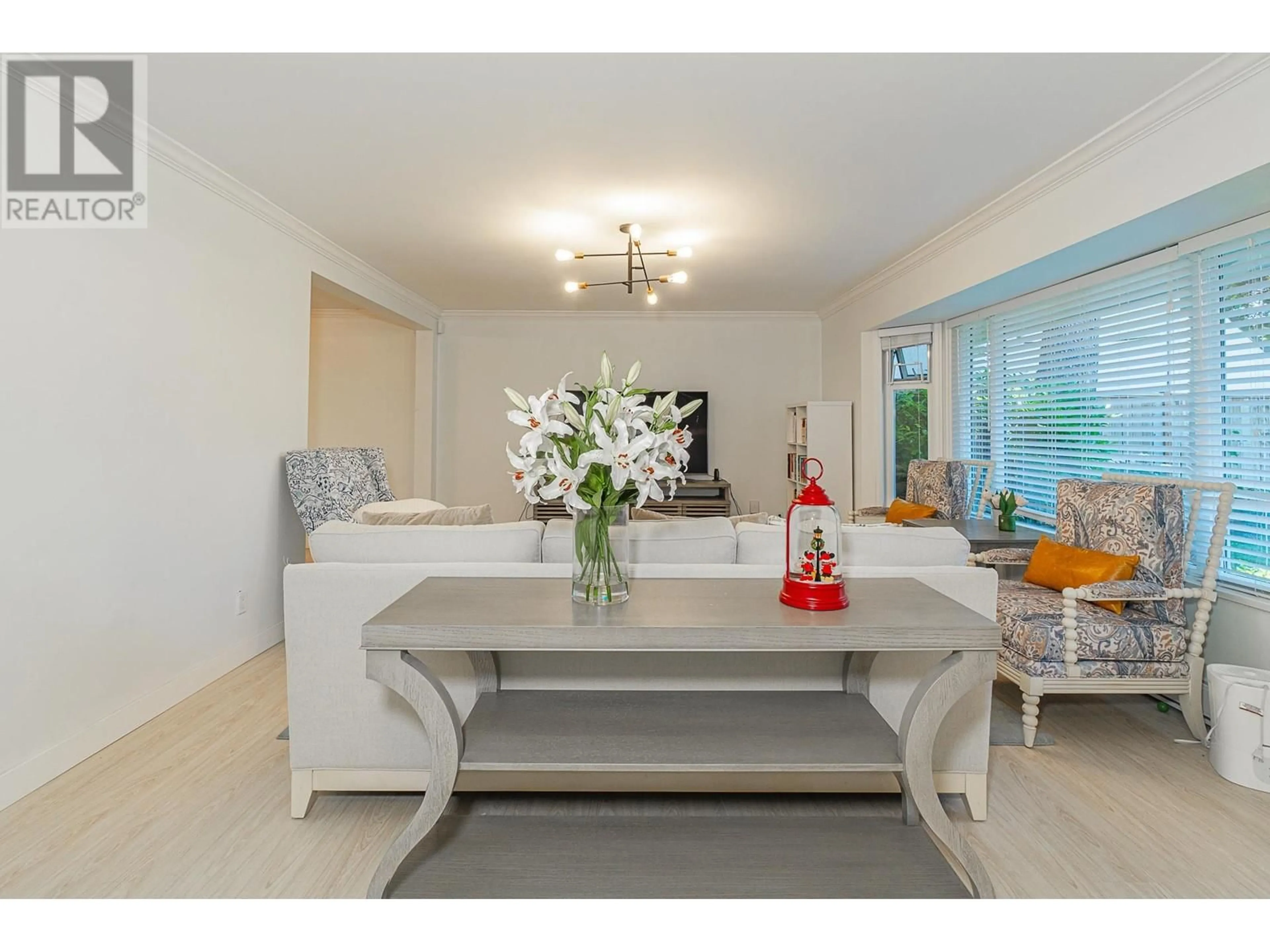 Dining room, wood floors for 6751 JUNIPER DRIVE, Richmond British Columbia V7E4Z5