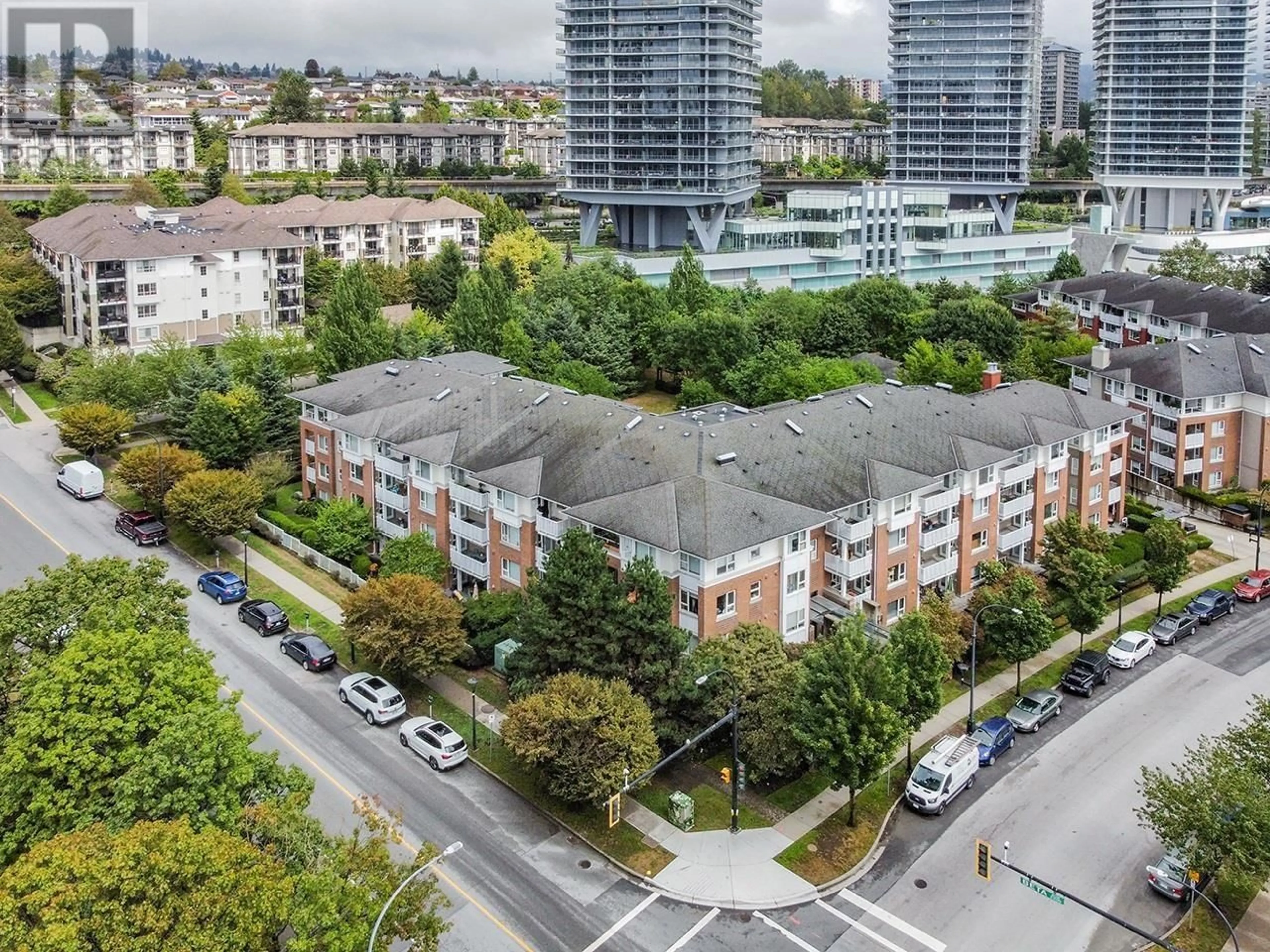 A pic from exterior of the house or condo, the view of city buildings for 410 4723 DAWSON STREET, Burnaby British Columbia V5C0A7