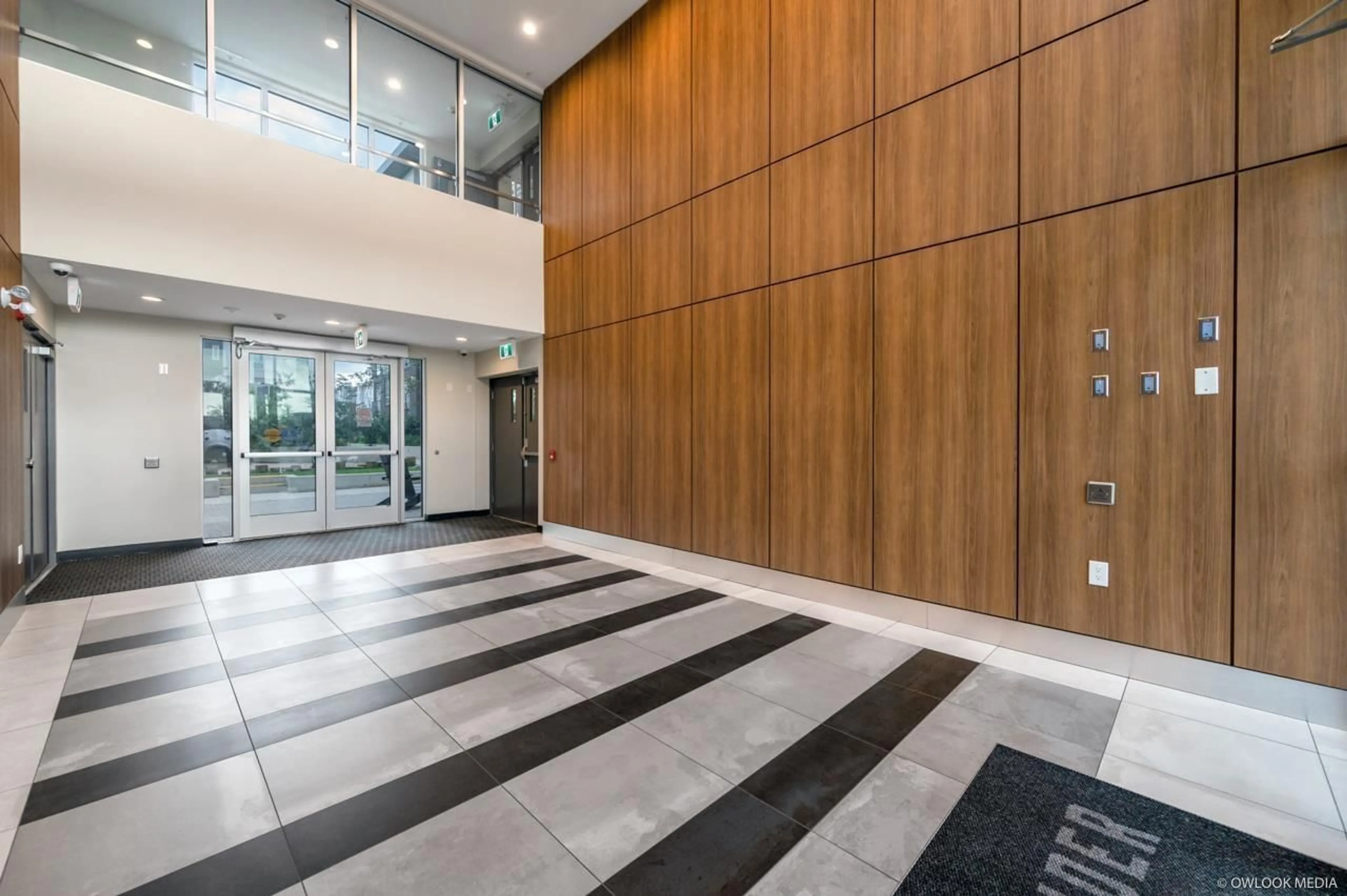 Indoor foyer, wood floors for A311 20834 80 AVENUE, Langley British Columbia V2Y3M3