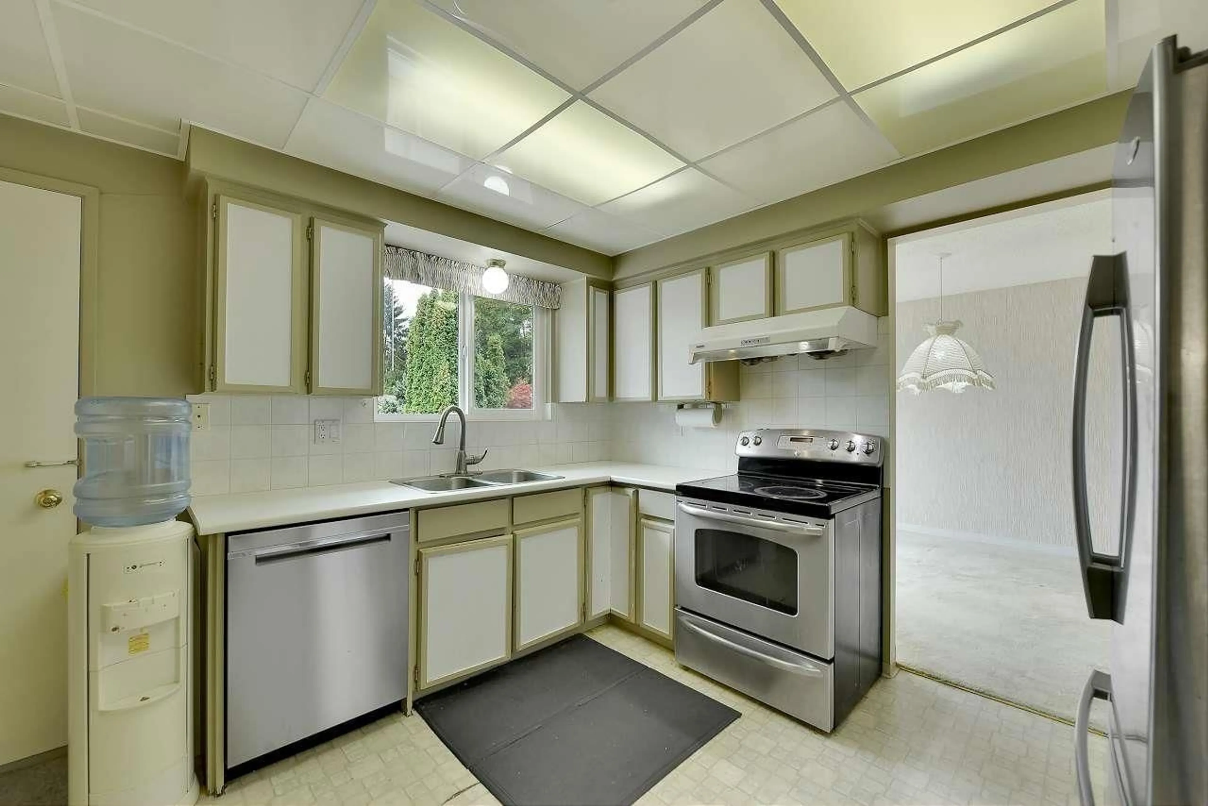 Standard kitchen, ceramic/tile floor for 13270 87B AVENUE, Surrey British Columbia V3W6B8