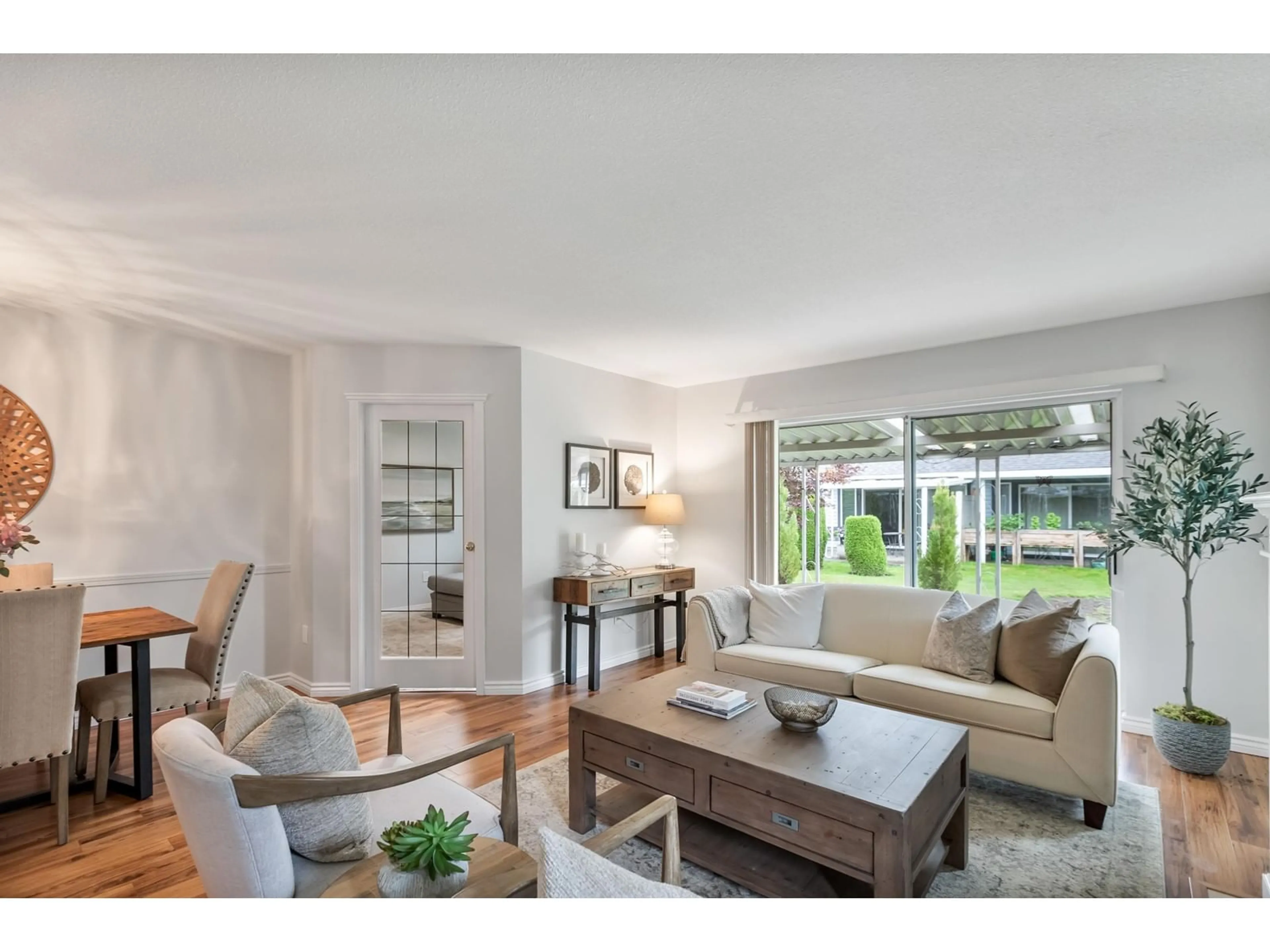 Living room, wood floors for 24 5550 LANGLEY BYPASS, Langley British Columbia V3A7Z3