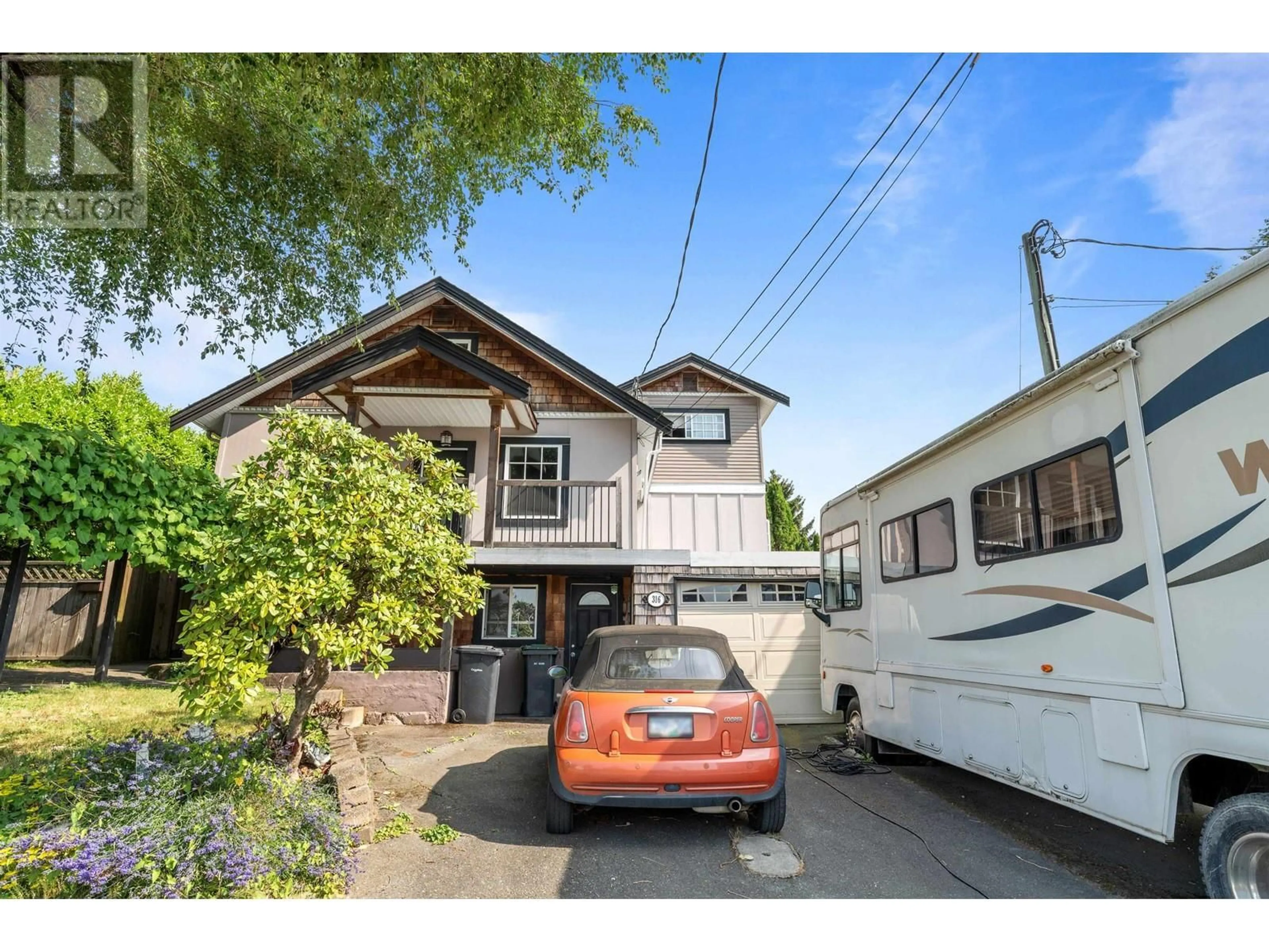 Frontside or backside of a home, the street view for 316 LAVAL SQUARE, Coquitlam British Columbia V3K2C8