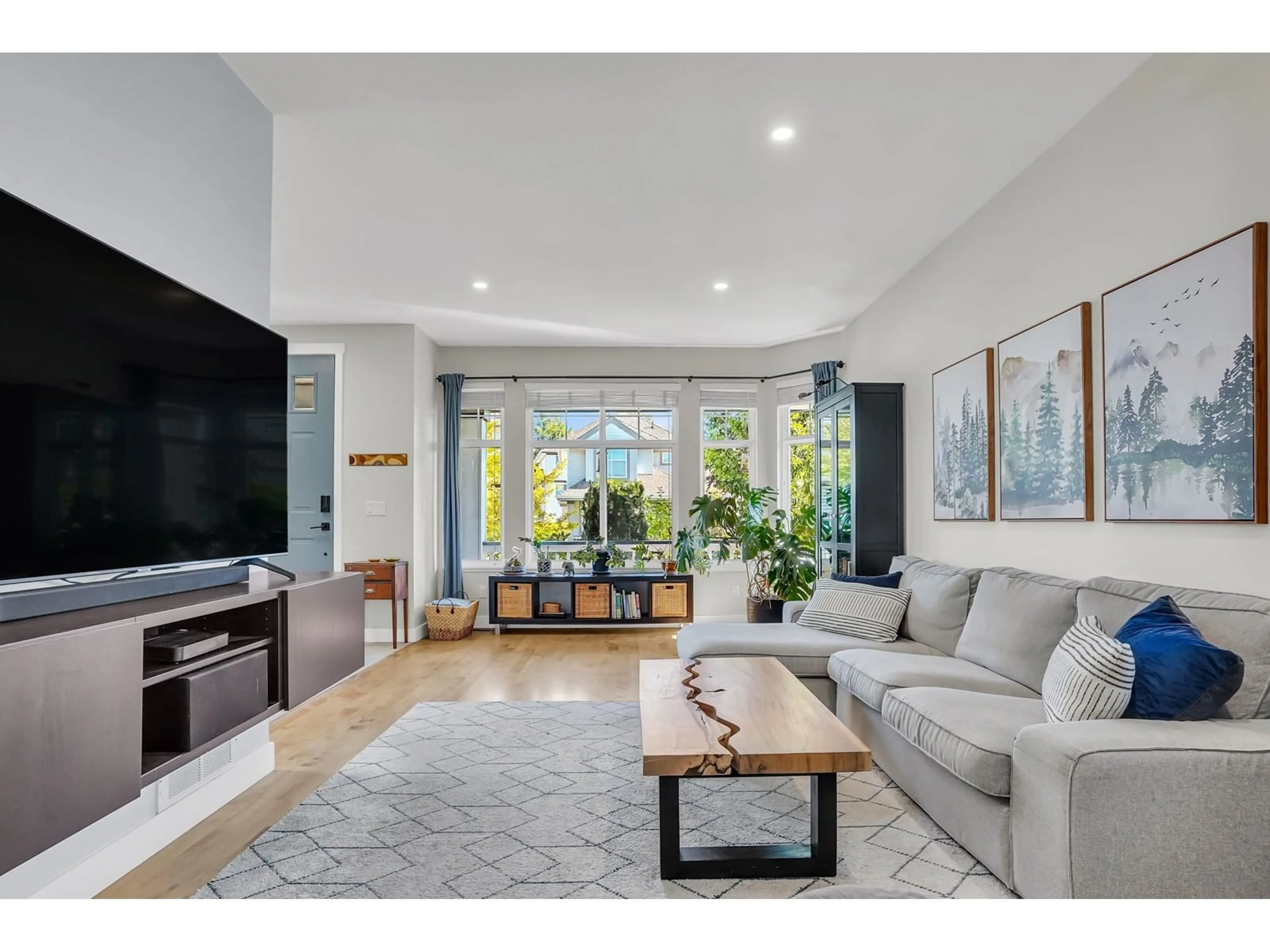 Living room, wood floors for 5665 149 STREET, Surrey British Columbia V3S8W9