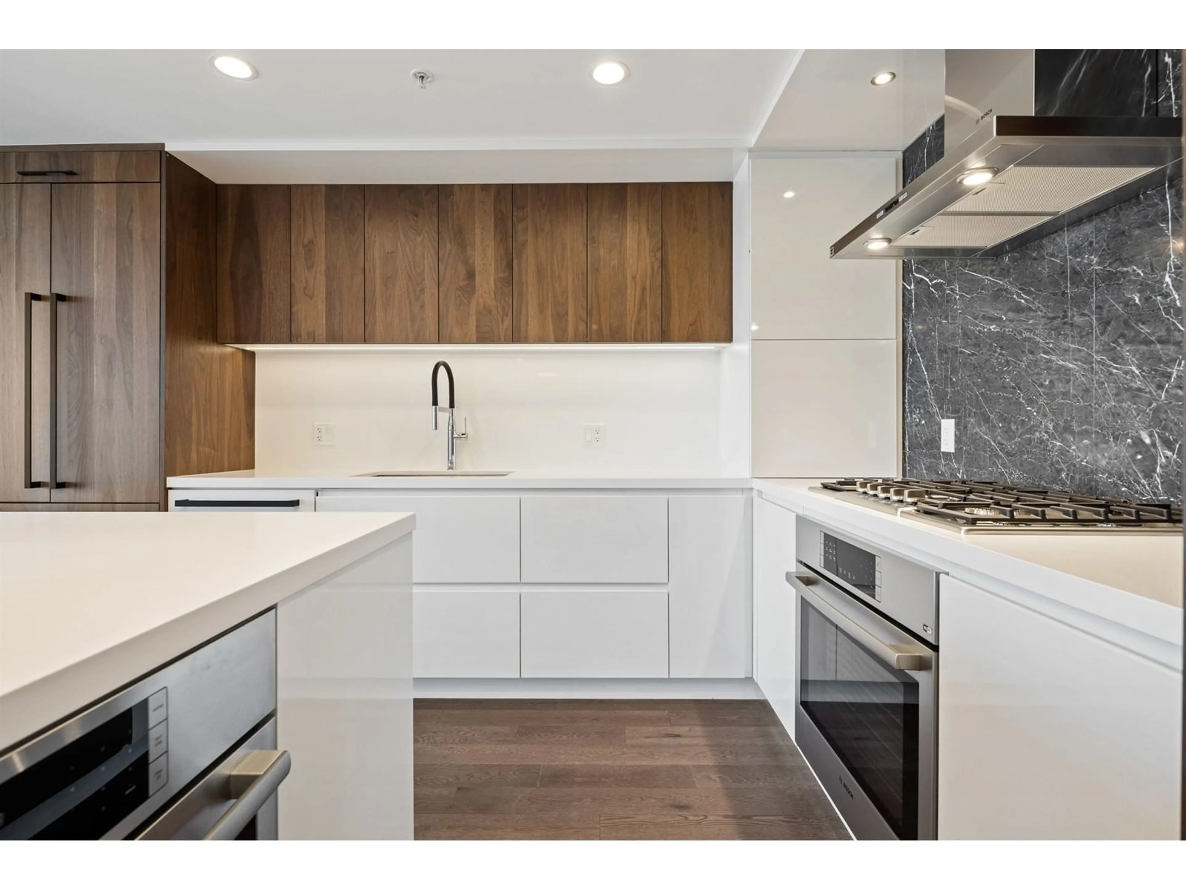 Unknown for 807 - 1526 FINLAY, White Rock British Columbia V4B4L9