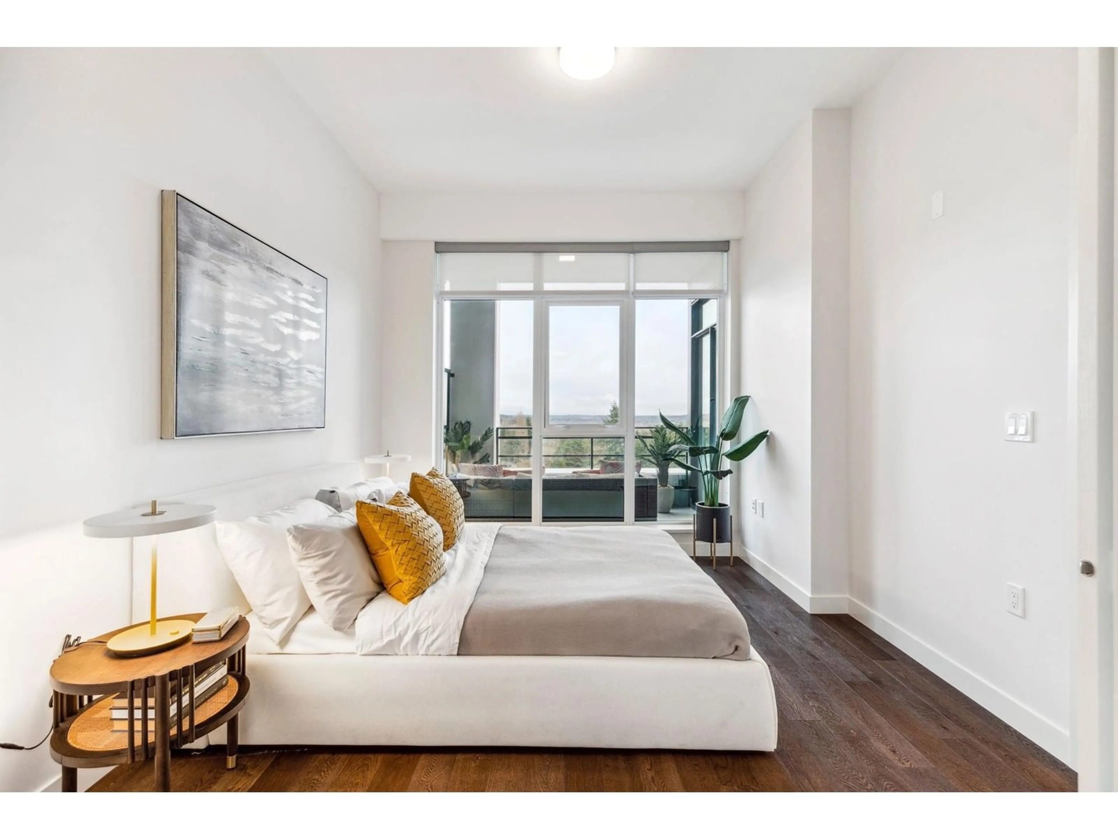 Living room with furniture, unknown for 807 - 1526 FINLAY, White Rock British Columbia V4B4L9