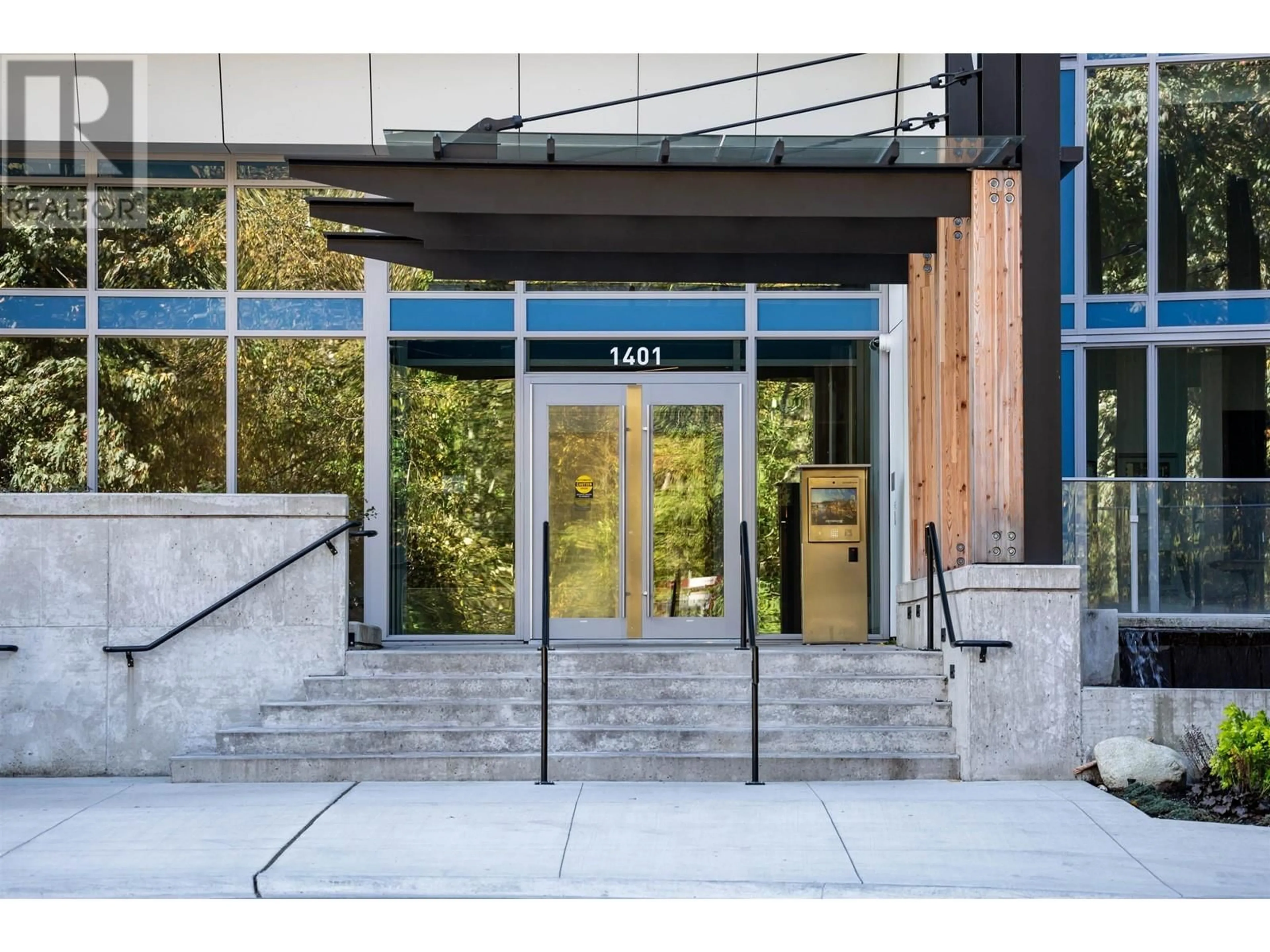 Indoor foyer for 2504 1401 HUNTER STREET, North Vancouver British Columbia V7J0E2