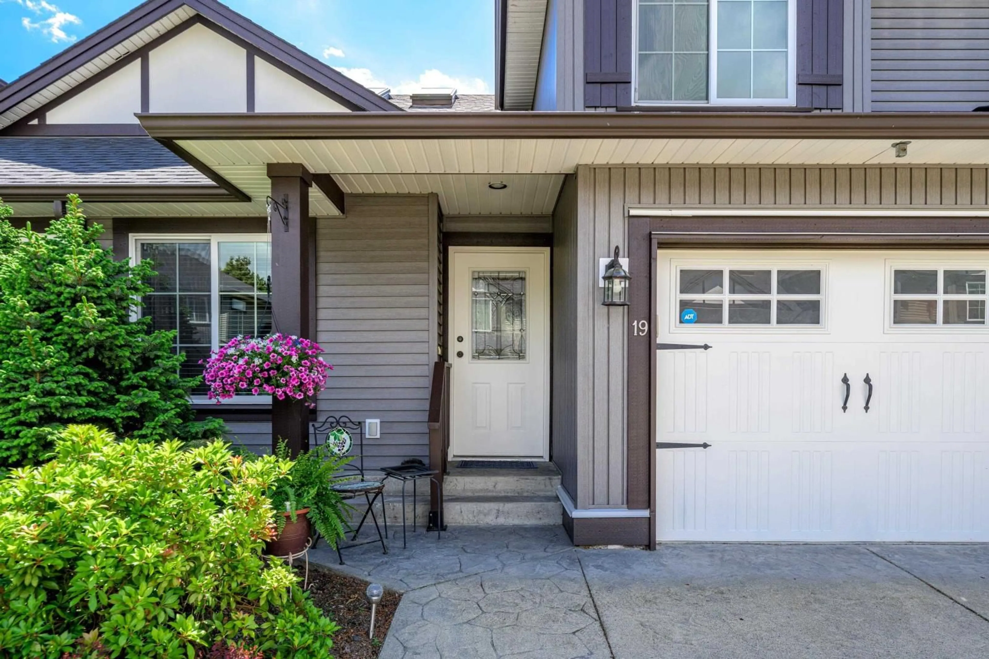 Home with vinyl exterior material for 19 46225 RANCHERO DRIVE, Chilliwack British Columbia V4Z0A5