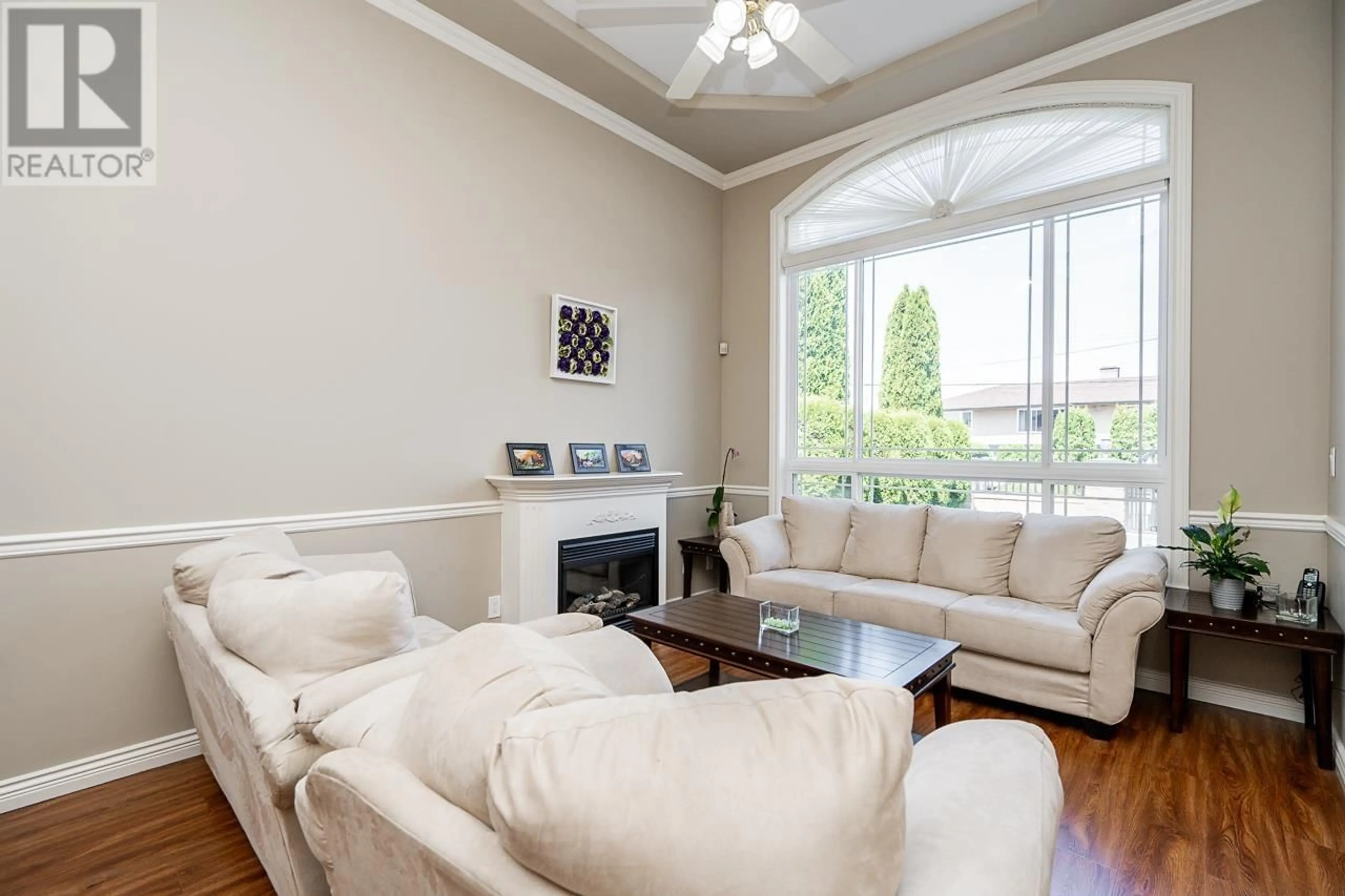 Living room, wood floors for 11720 MONTEGO STREET, Richmond British Columbia V6X1H4