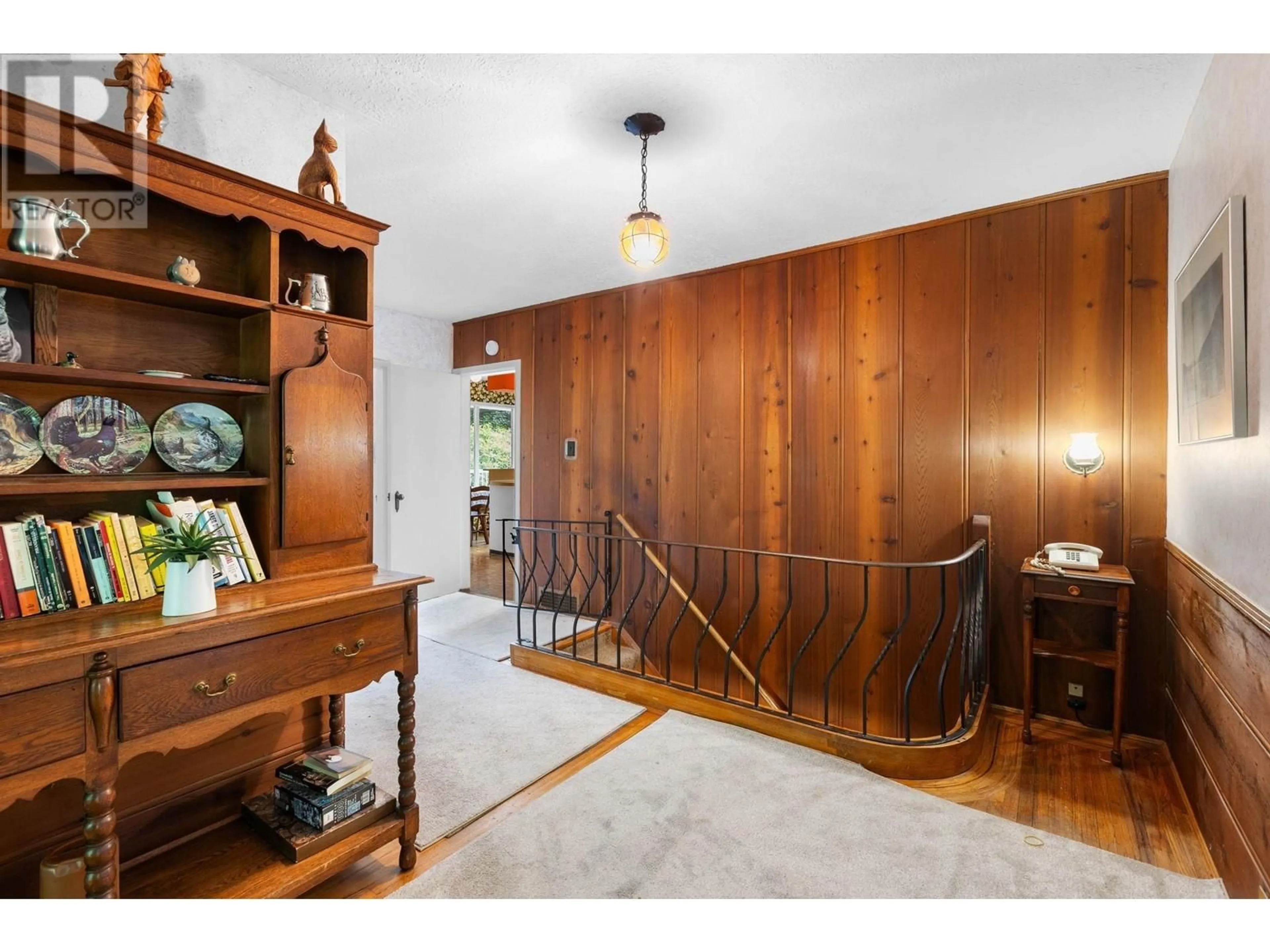 Indoor foyer, wood floors for 2912 ROSEBERY AVENUE, West Vancouver British Columbia V7V3A6