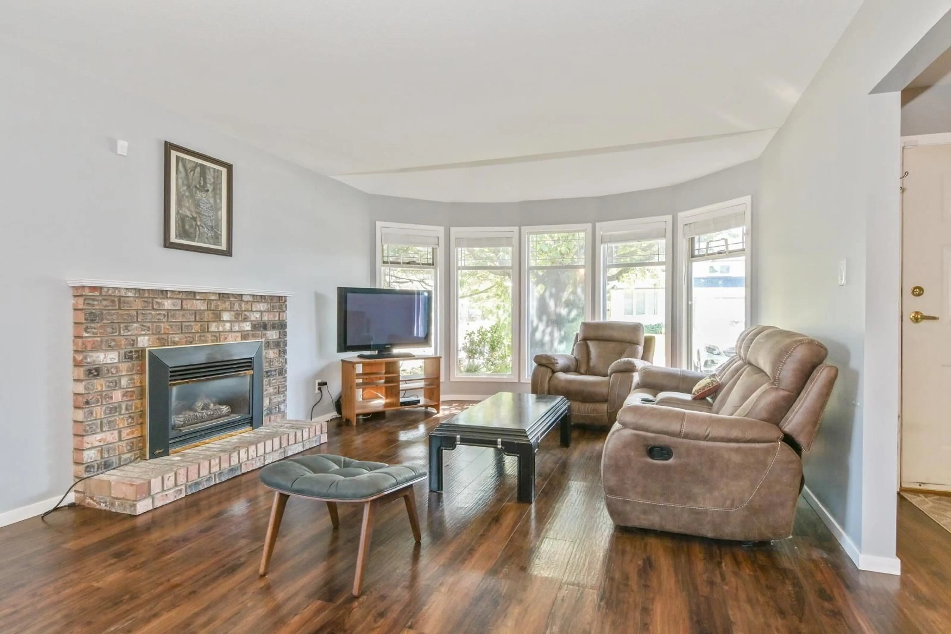 Living room, wood floors for 45787 TIMOTHY AVENUE, Chilliwack British Columbia V2R2S3