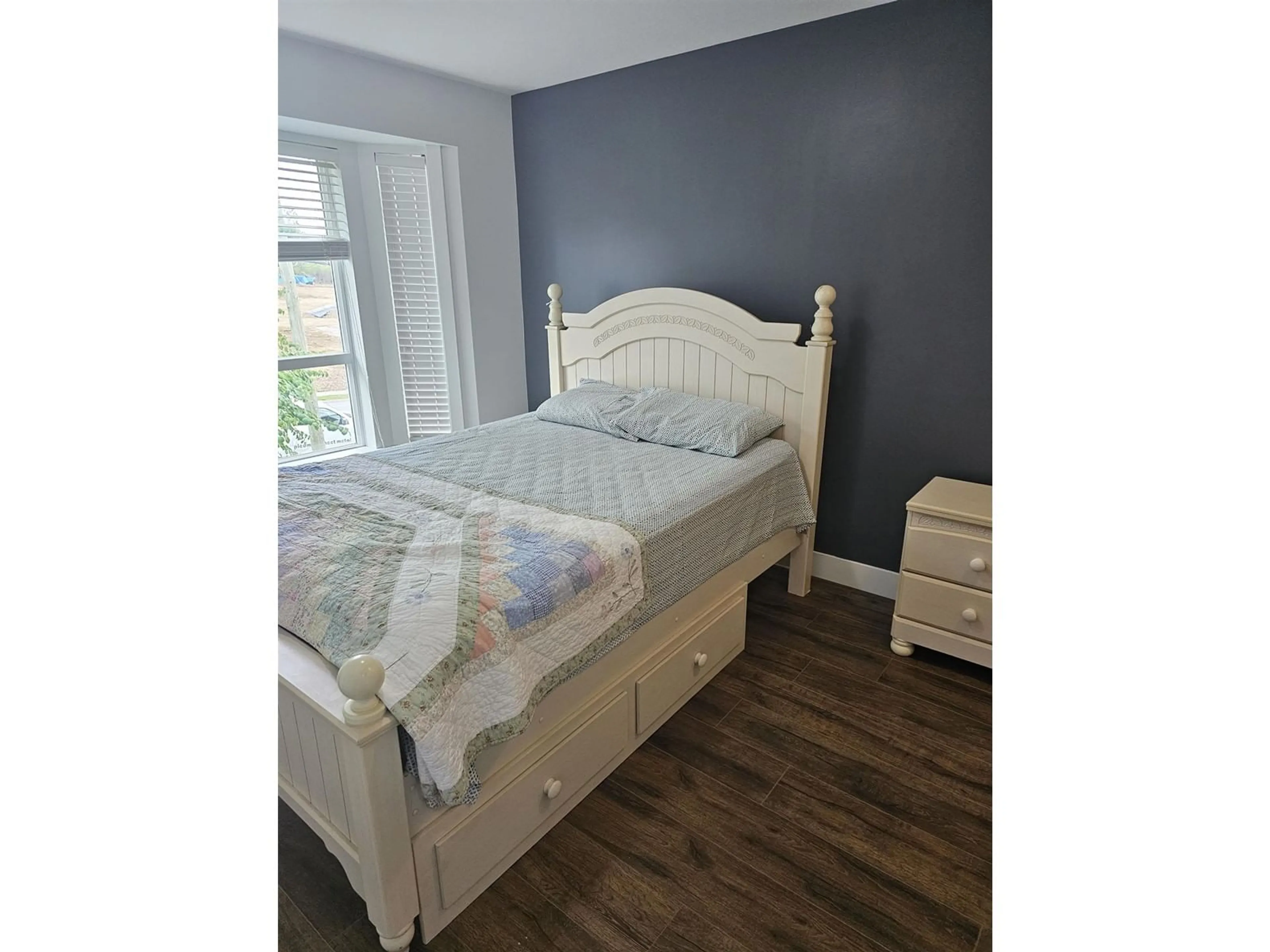 Bedroom with bed, wood/laminate floor for 39 - 14433 60, Surrey British Columbia V3S1R4