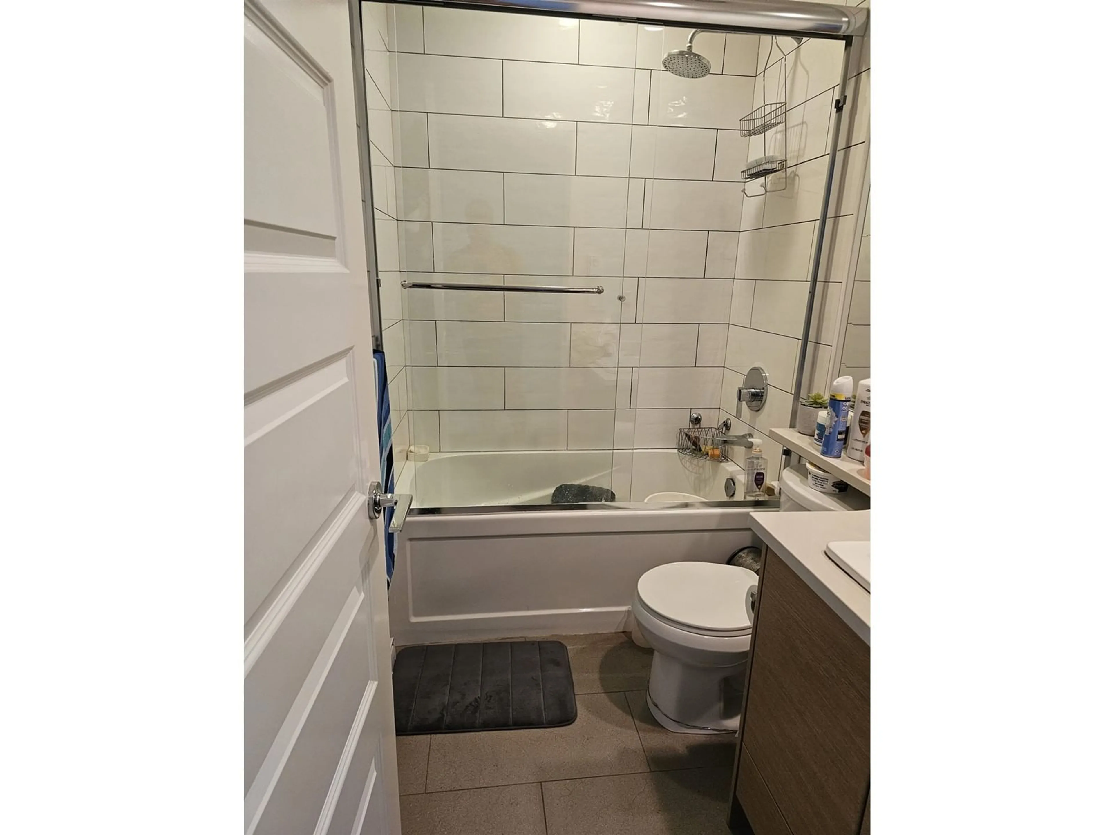 Standard bathroom, ceramic/tile floor for 39 - 14433 60, Surrey British Columbia V3S1R4