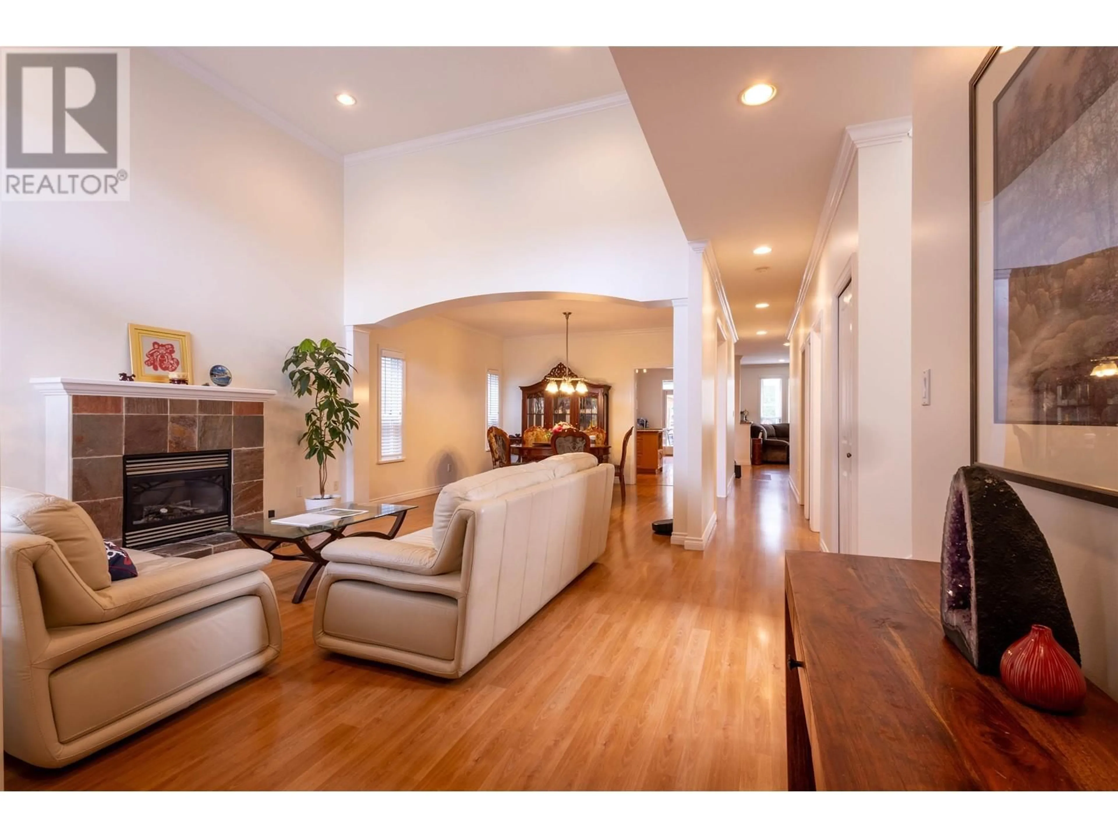 Indoor foyer, wood floors for 8888 HEATHER STREET, Richmond British Columbia V6Y2R8