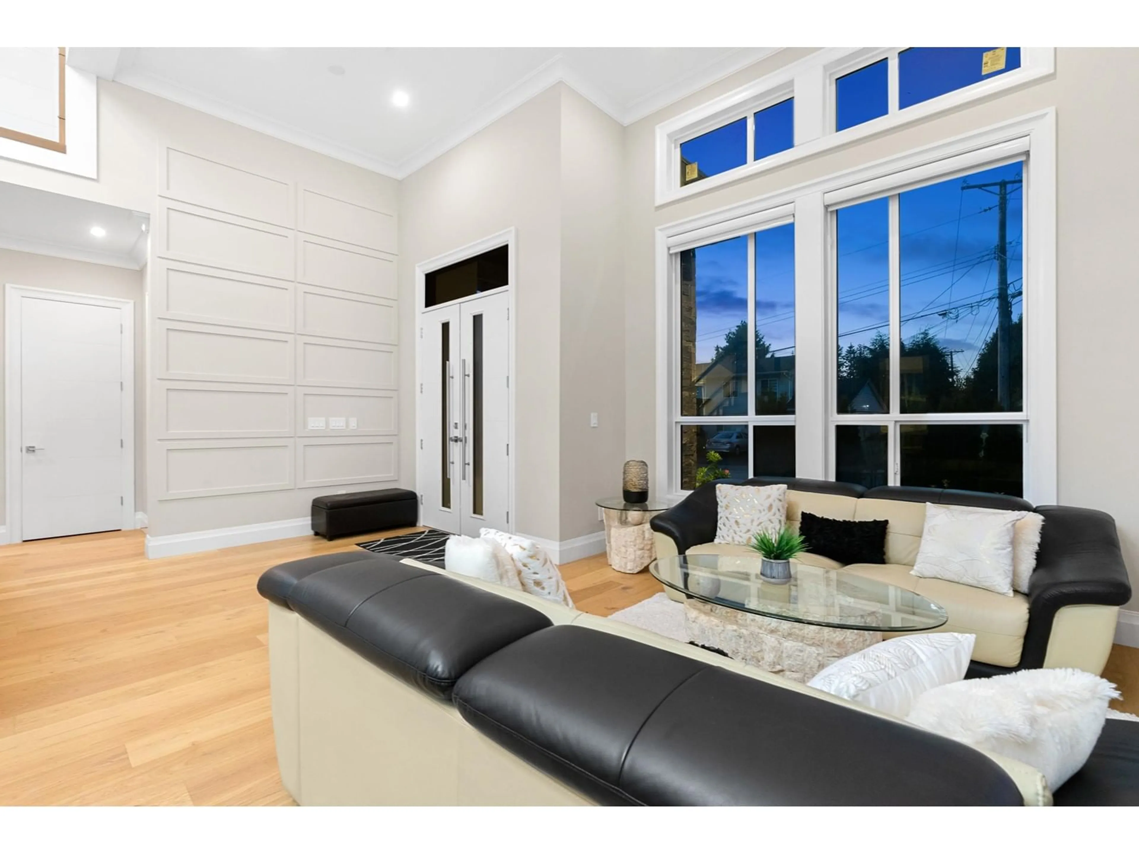 Living room, wood floors for 11586 84B AVENUE, Delta British Columbia V4C2T6