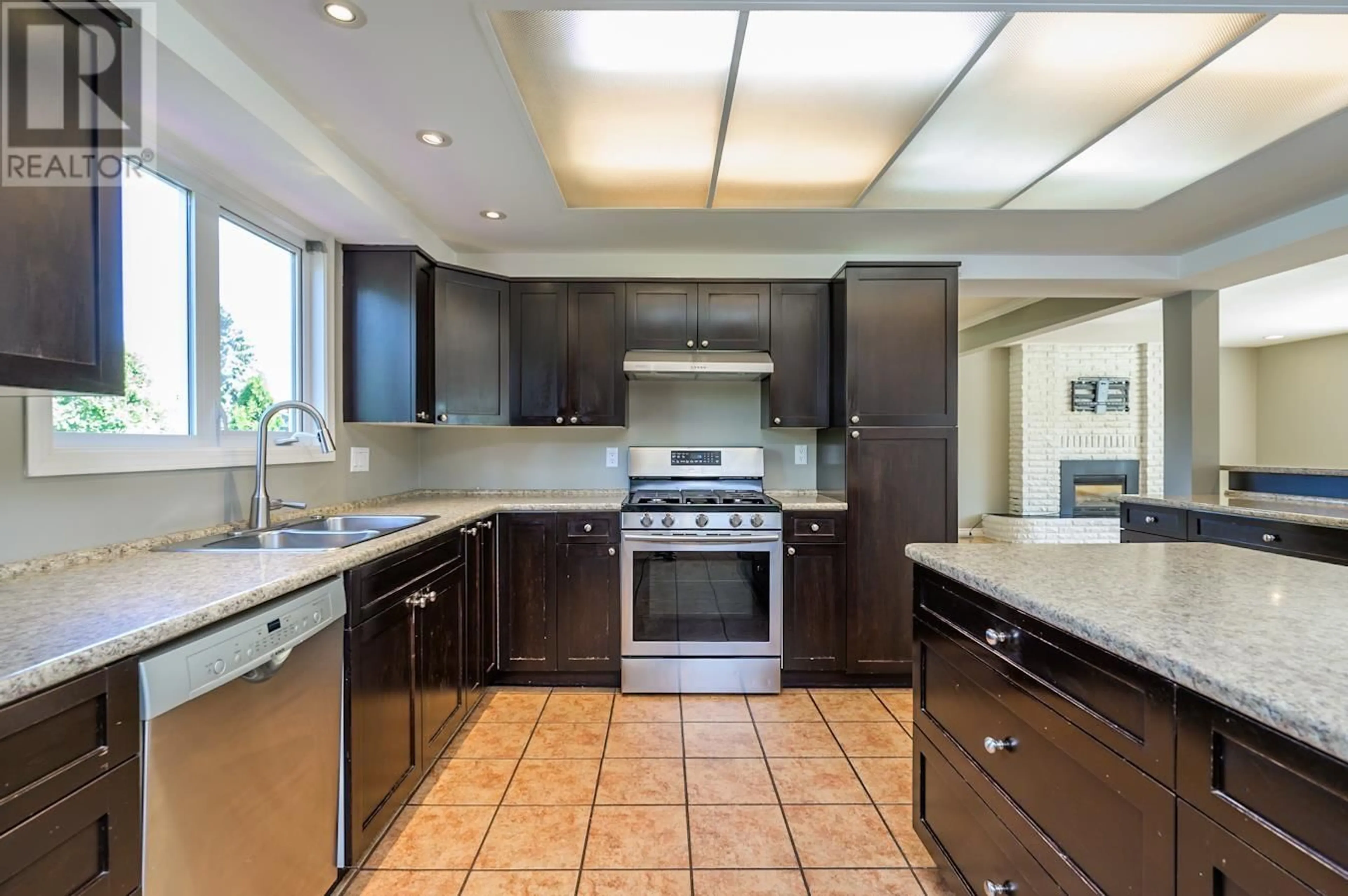 Contemporary kitchen, wood floors for 1050 FRANCOIS CRESCENT, Prince George British Columbia V2M4H1