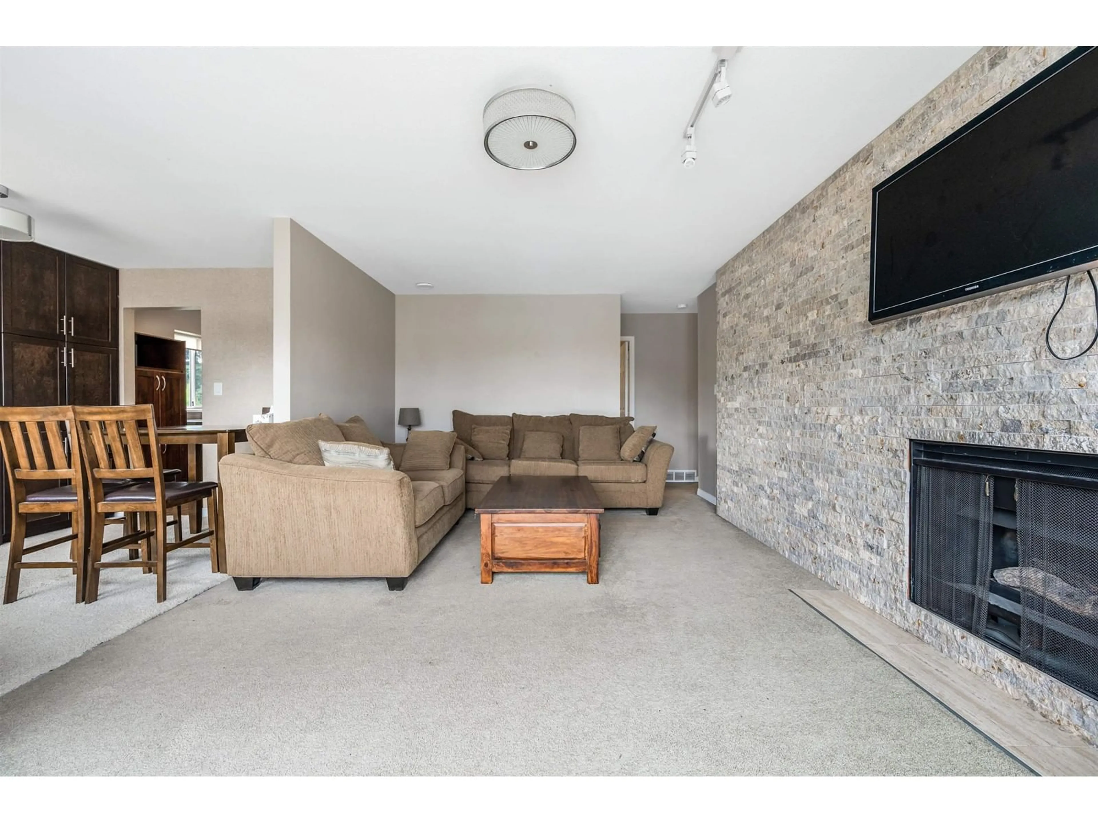 Living room, carpet floors for 33559 KETCH PLACE, Abbotsford British Columbia V2S8B3