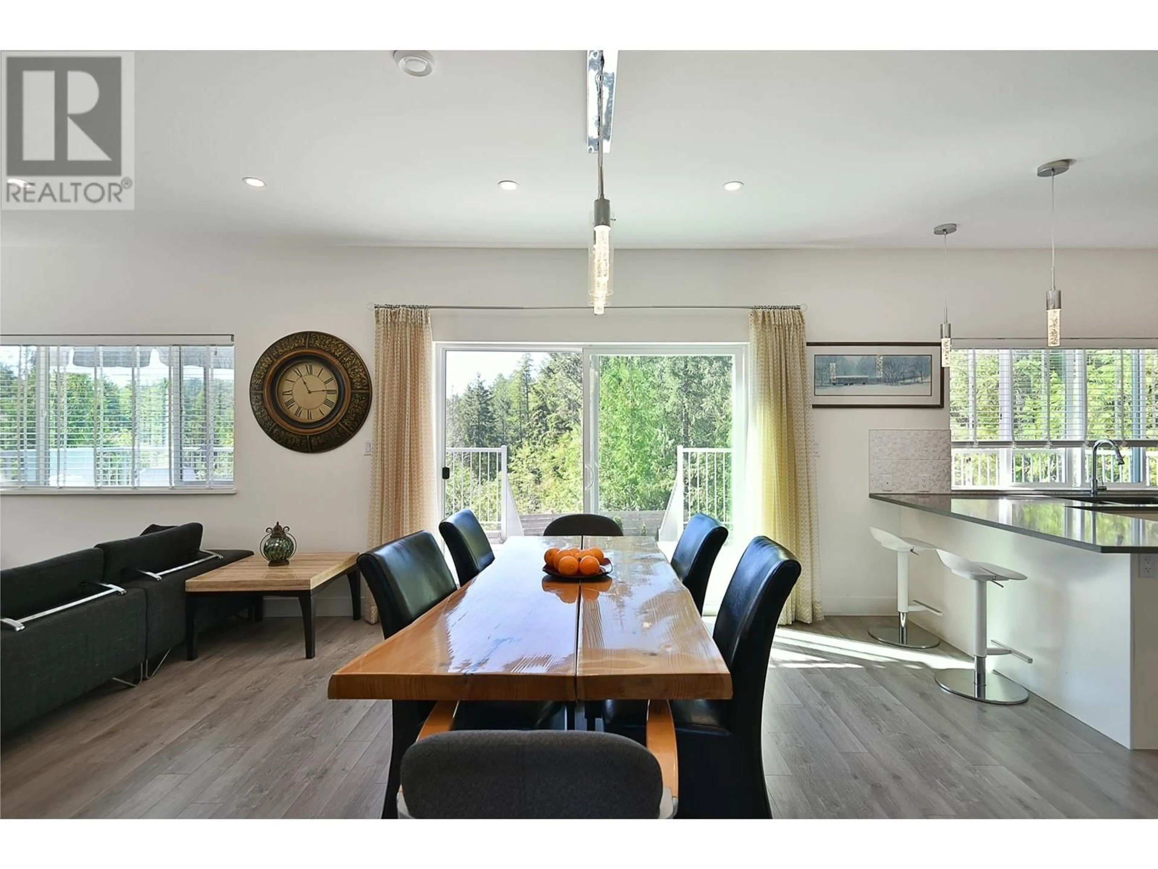 Dining room, wood floors, cottage for 9431 STEPHENS WAY, Halfmoon Bay British Columbia V0N1Y2