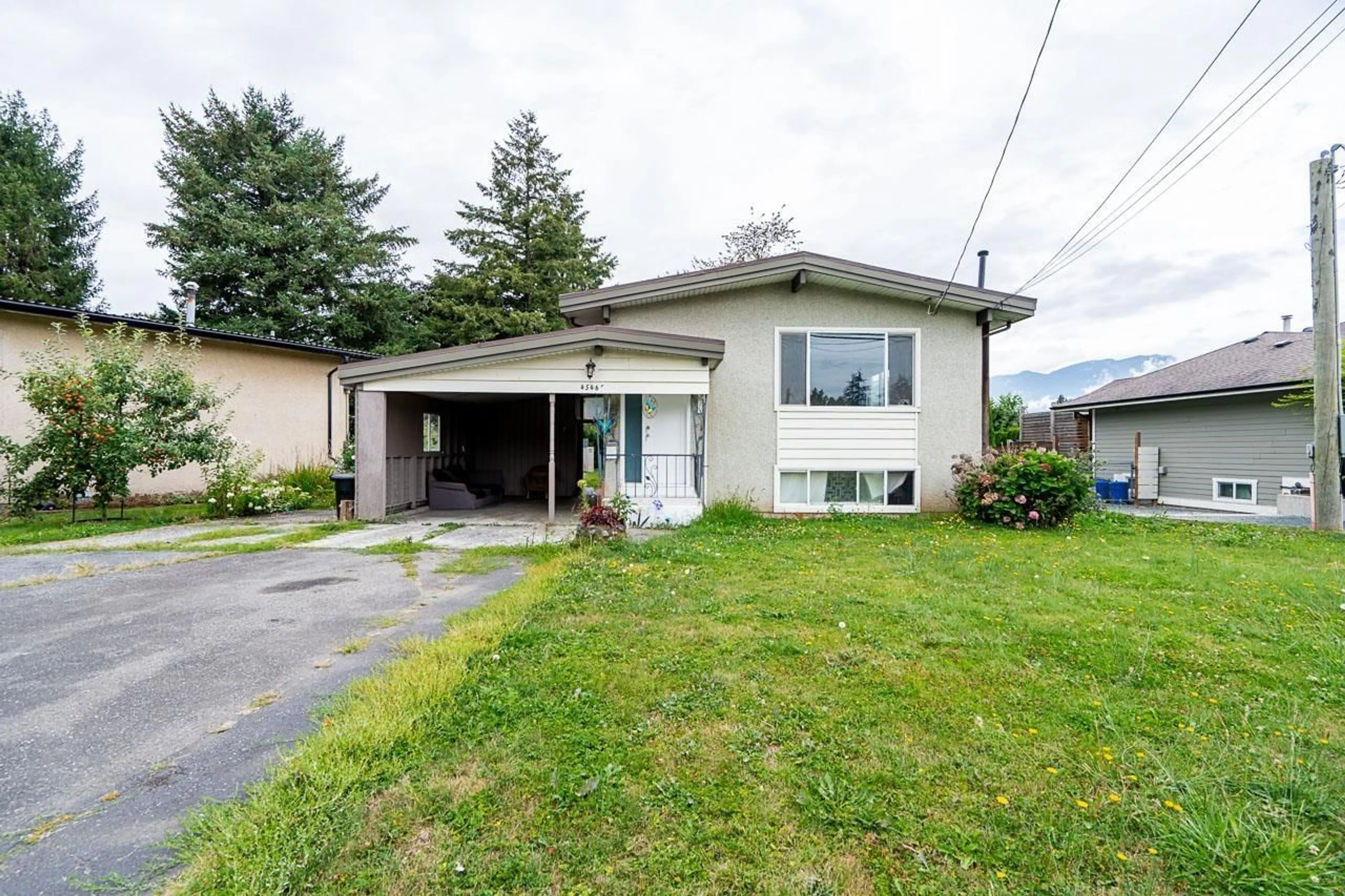 Frontside or backside of a home, cottage for 45465 CRESCENT DRIVE, Chilliwack British Columbia V2P1G5