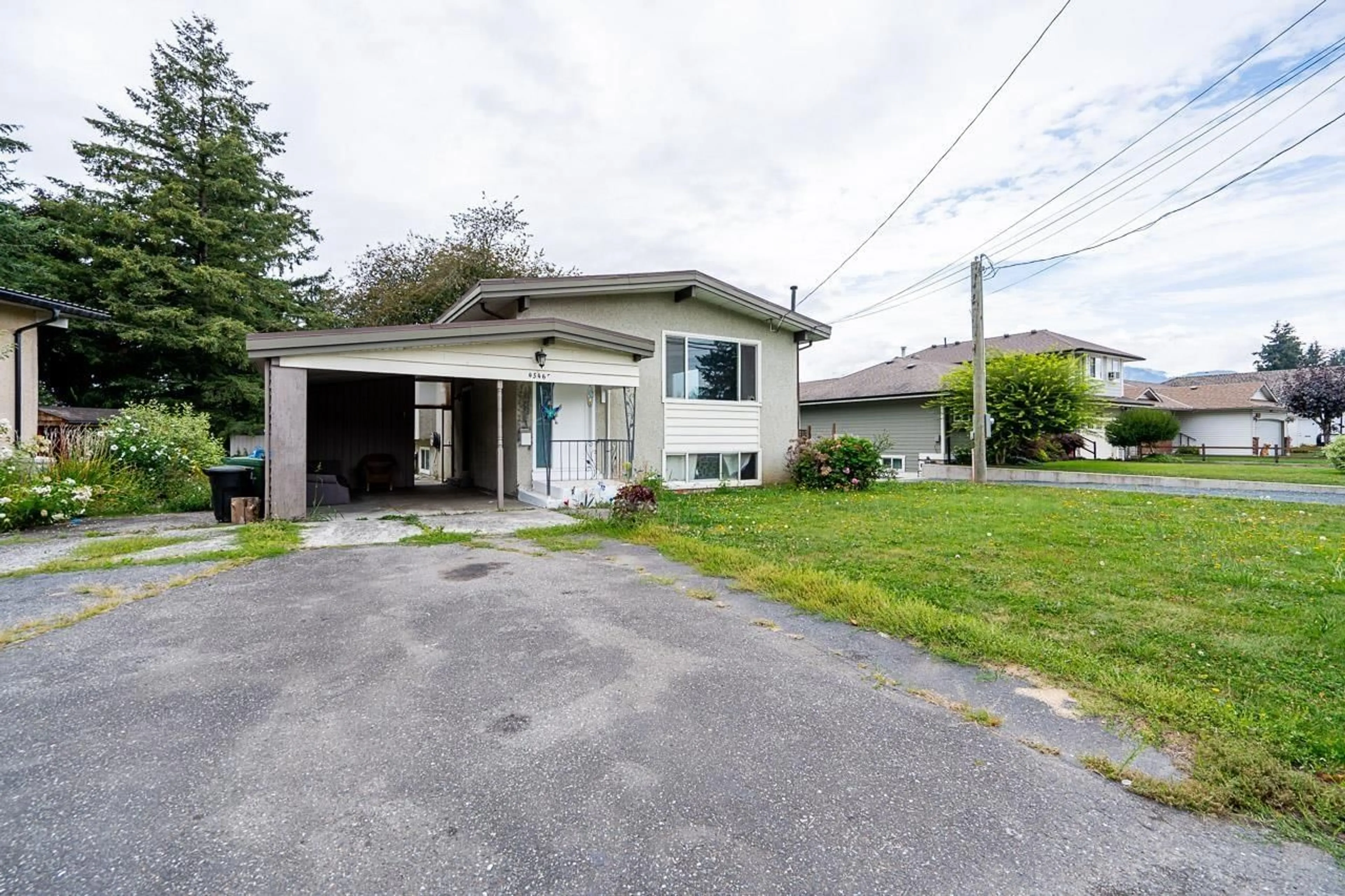 Frontside or backside of a home, the street view for 45465 CRESCENT DRIVE, Chilliwack British Columbia V2P1G5