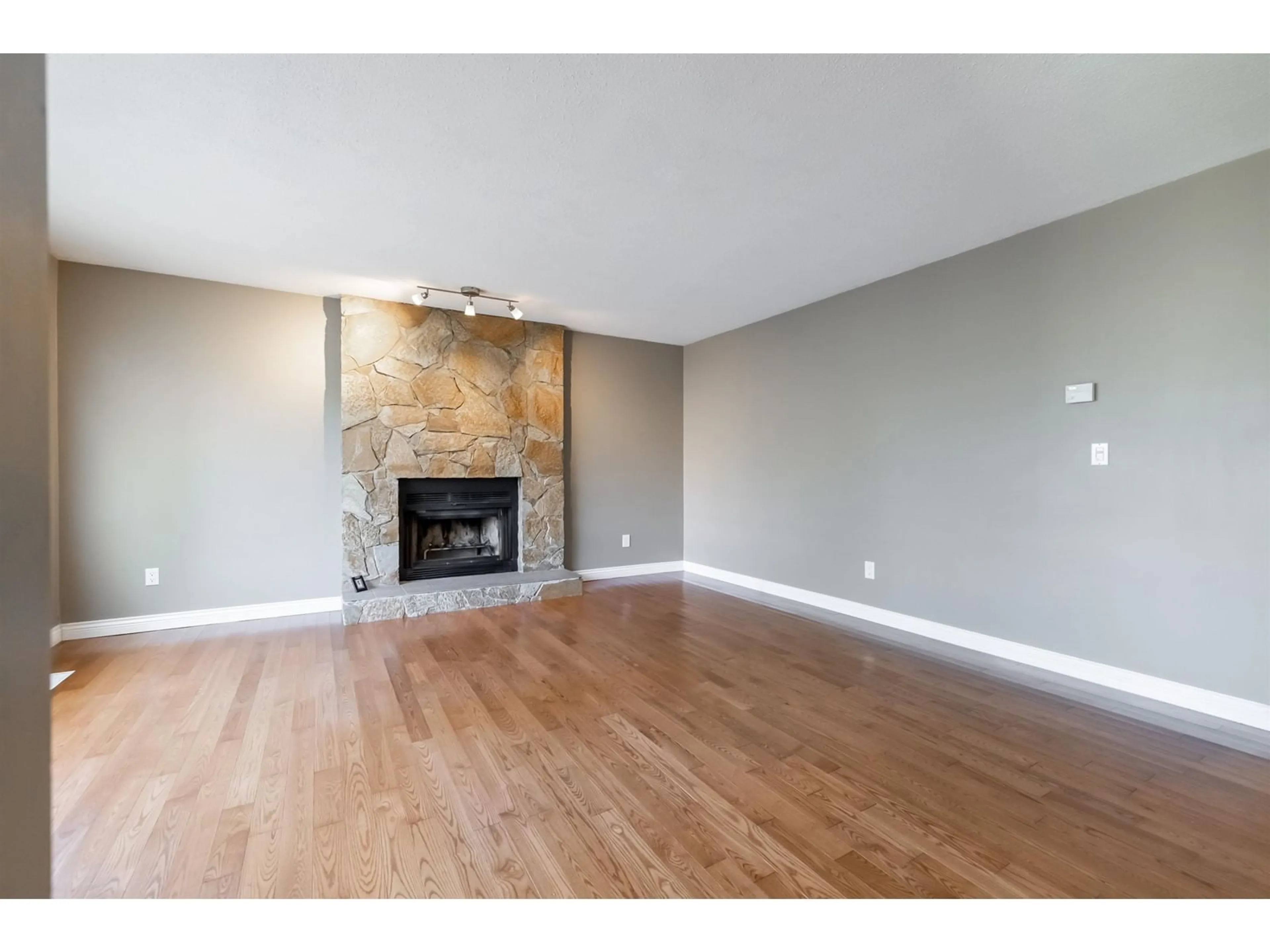 Living room, wood floors for 21328 91B AVENUE, Langley British Columbia V1M2C1