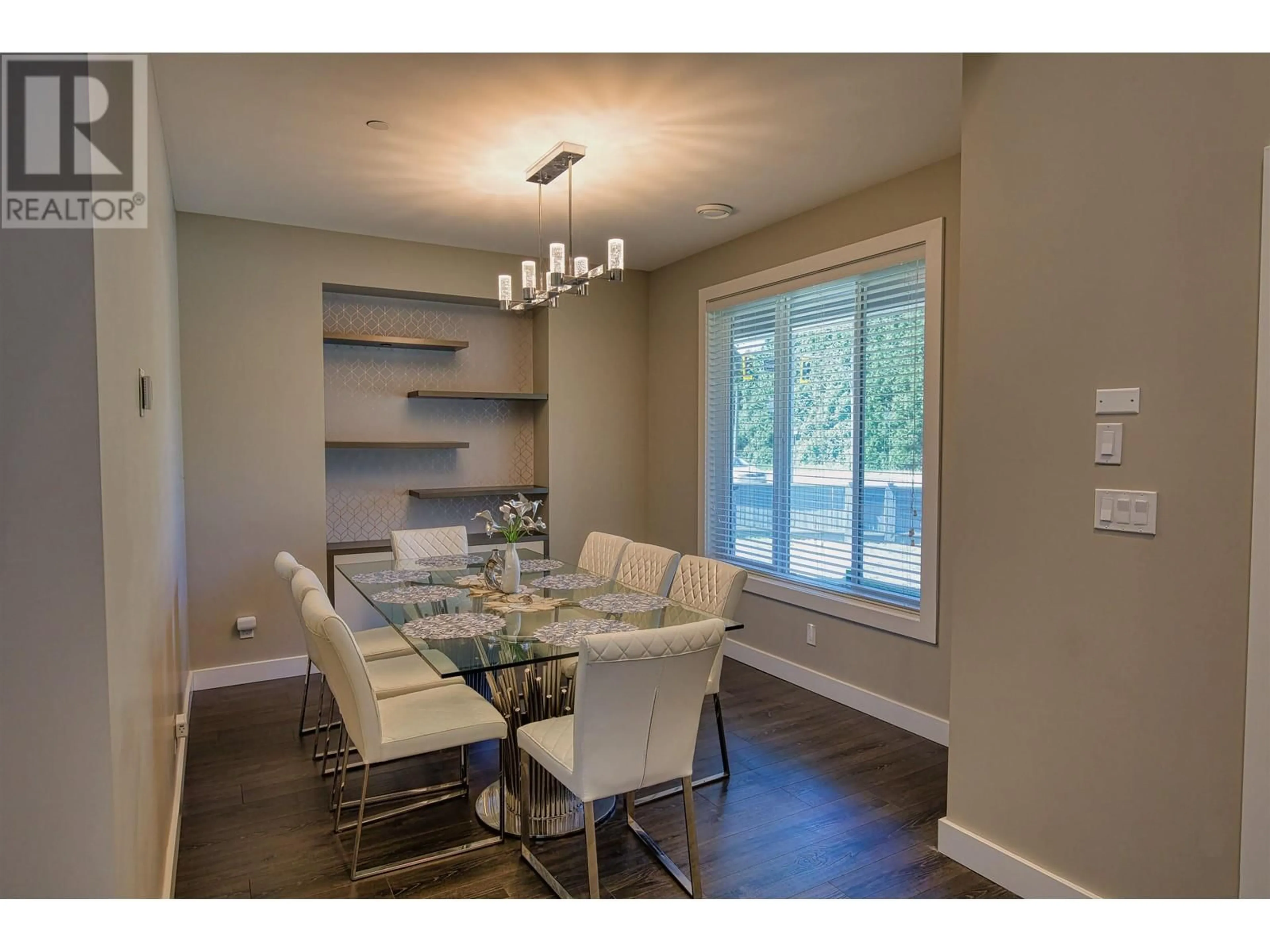 Dining room, wood floors for 20922 DEWDNEY TRUNK ROAD, Maple Ridge British Columbia V2X3E8