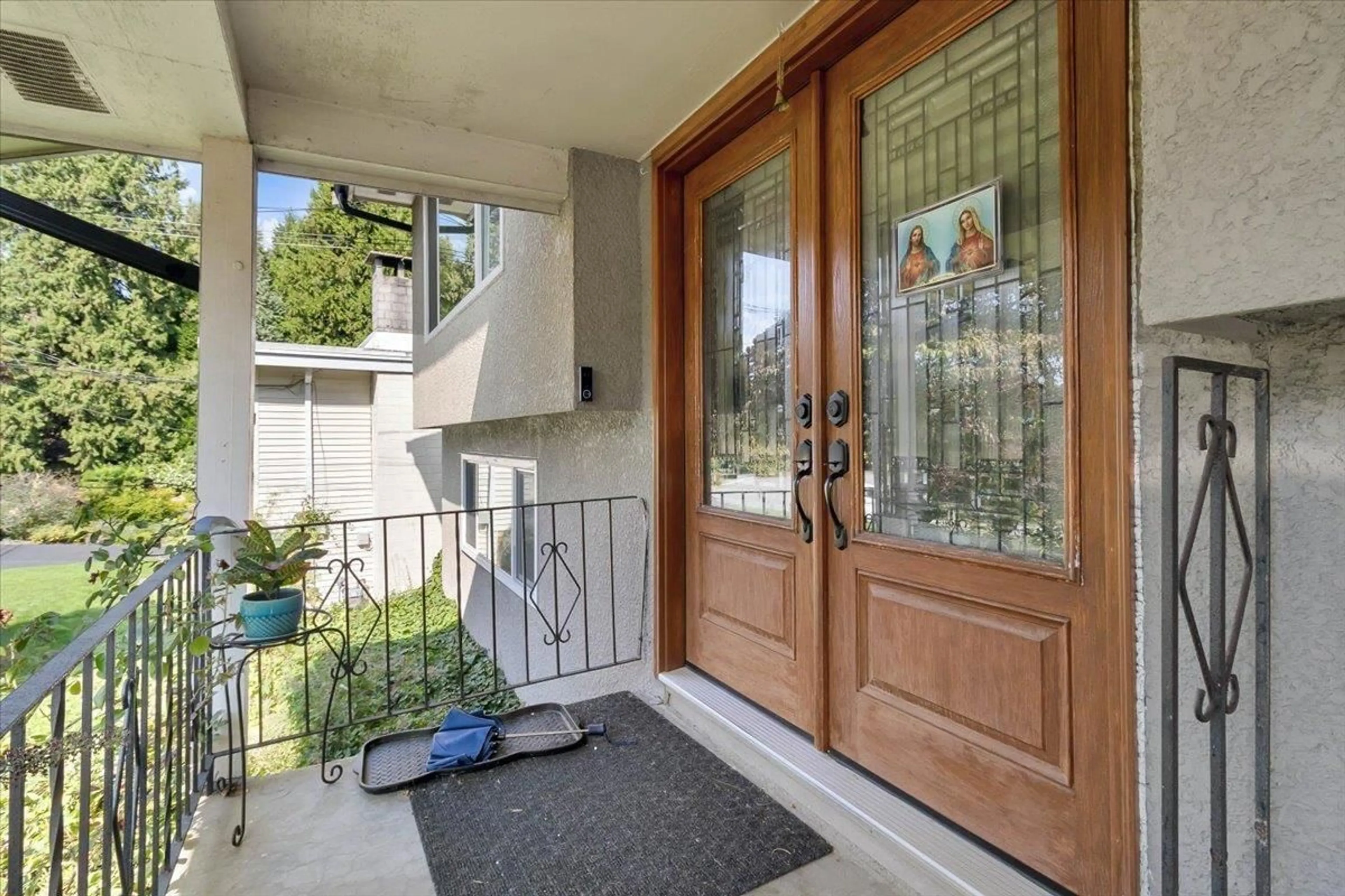 Indoor entryway, wood floors for 8938 WATSON DRIVE, Delta British Columbia V4C4T6