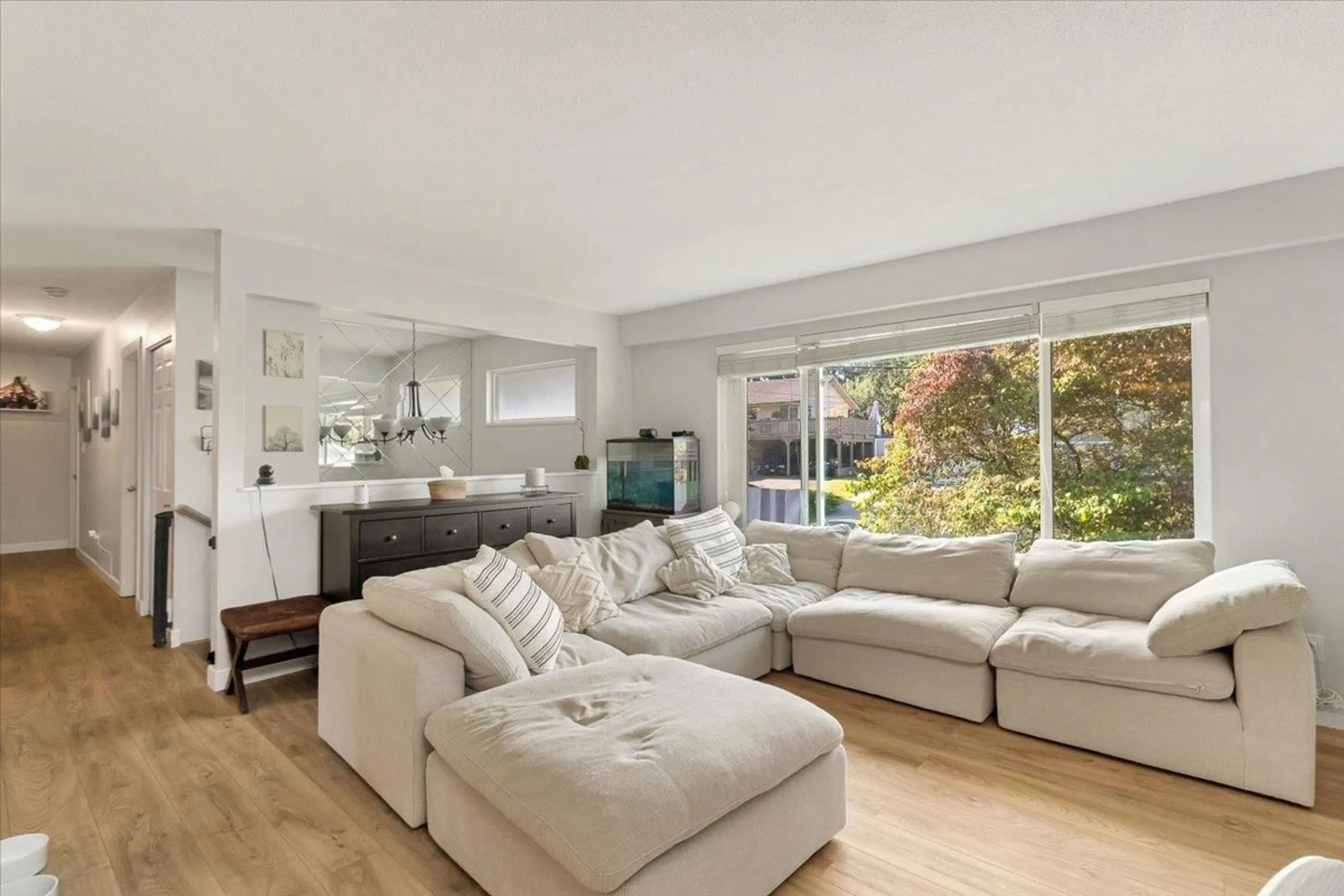 Living room, wood floors for 8938 WATSON DRIVE, Delta British Columbia V4C4T6