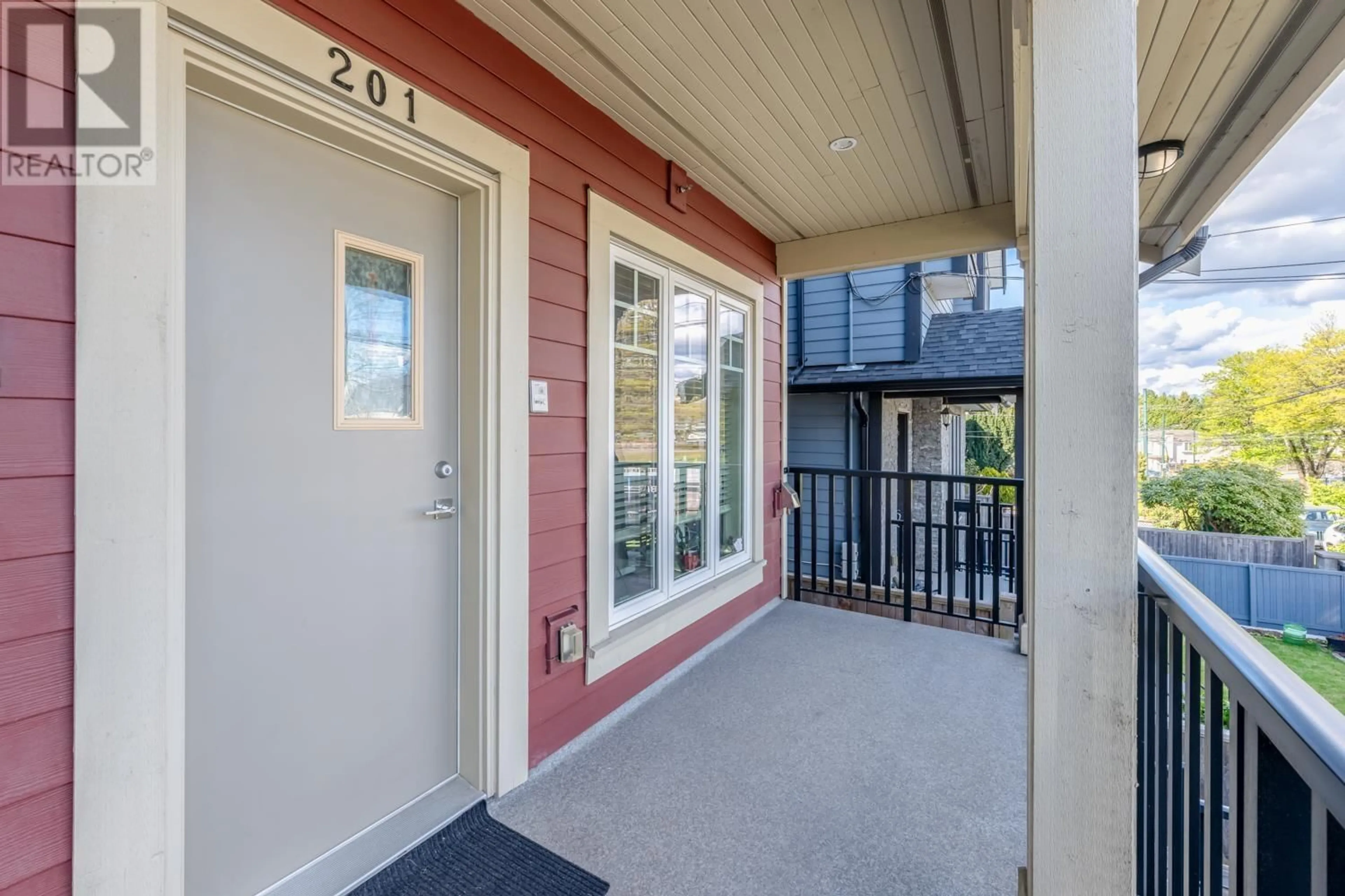 Indoor entryway, wood floors for 201 4573 SLOCAN STREET, Vancouver British Columbia V5R1Z8