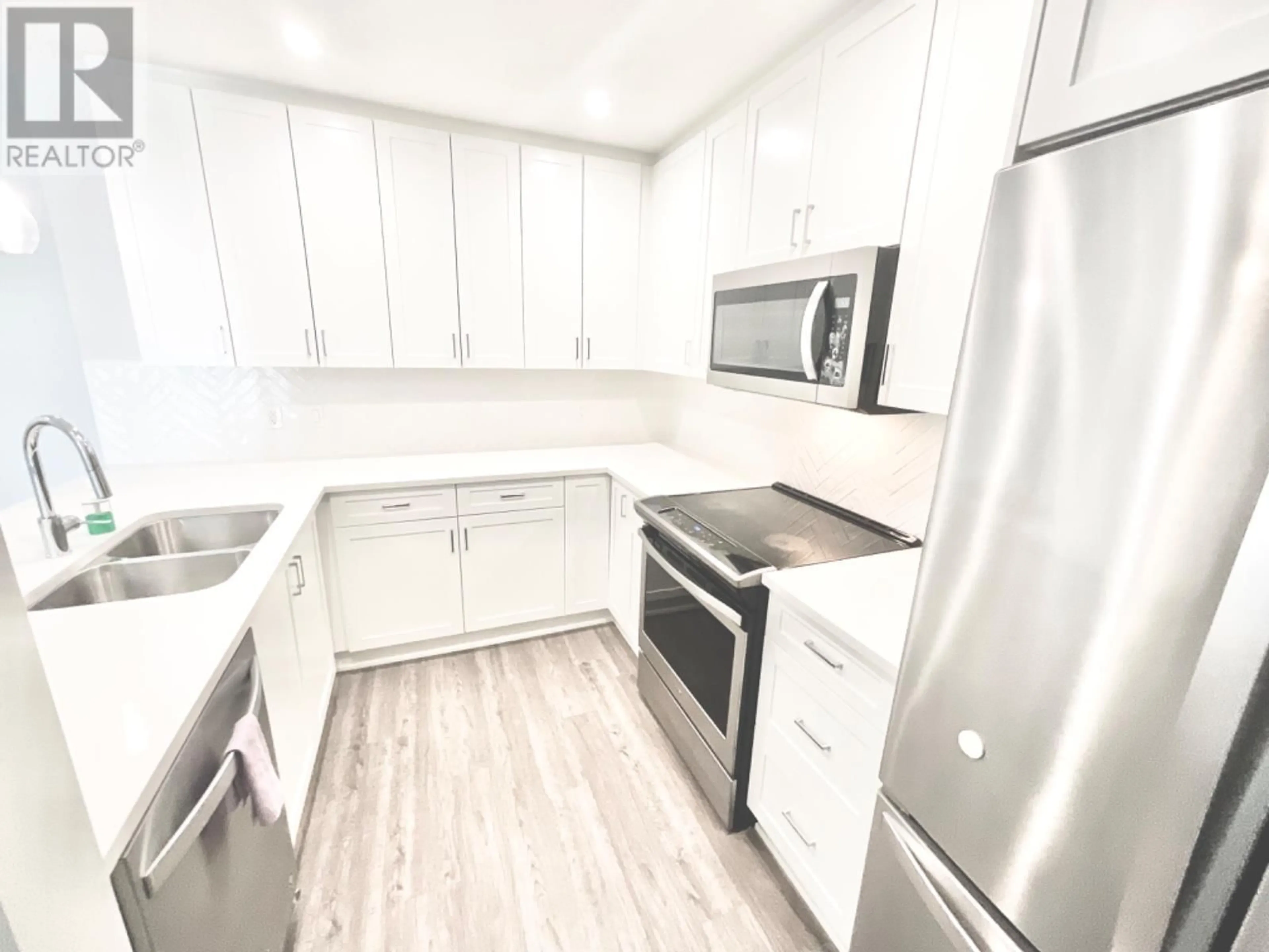 Standard kitchen, wood floors for 3222 2180 KELLY AVENUE, Port Coquitlam British Columbia V3C0S4